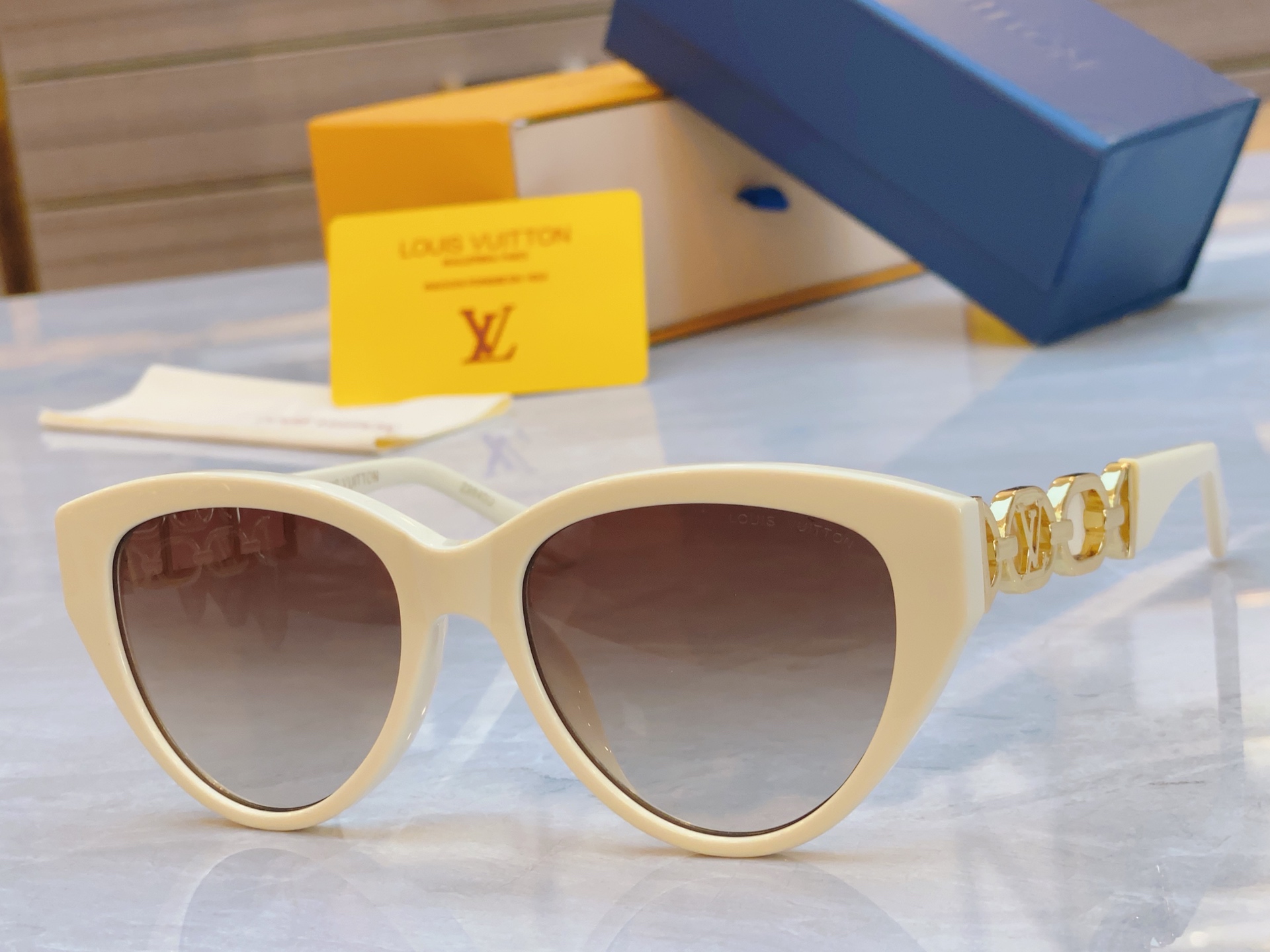 ，【LOUIS VUITTO*】路易*威登新款太阳镜，MODEL：Z2640U，SIZE：54口20-1