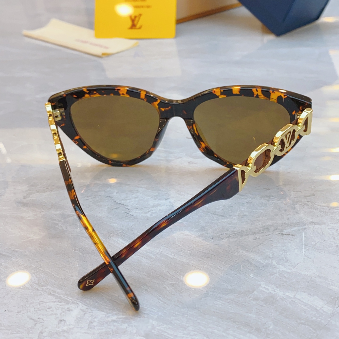 ，【LOUIS VUITTO*】路易*威登新款太阳镜，MODEL：Z2640U，SIZE：54口20-1