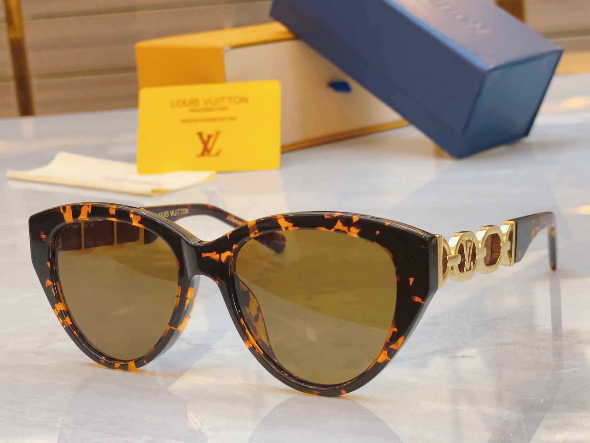 ，【LOUIS VUITTO*】路易*威登新款太阳镜，MODEL：Z2640U，SIZE：54口20-1