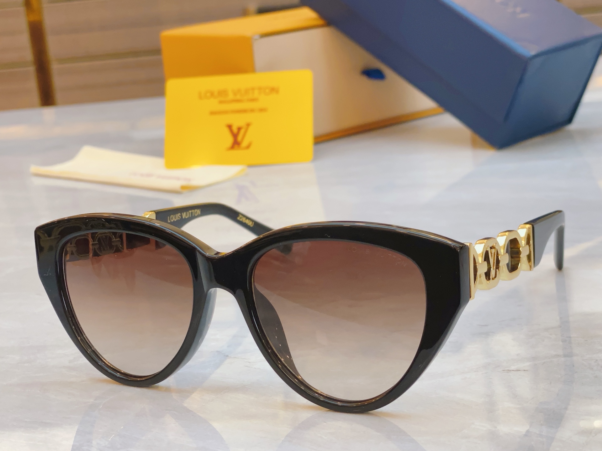 ，【LOUIS VUITTO*】路易*威登新款太阳镜，MODEL：Z2640U，SIZE：54口20-1