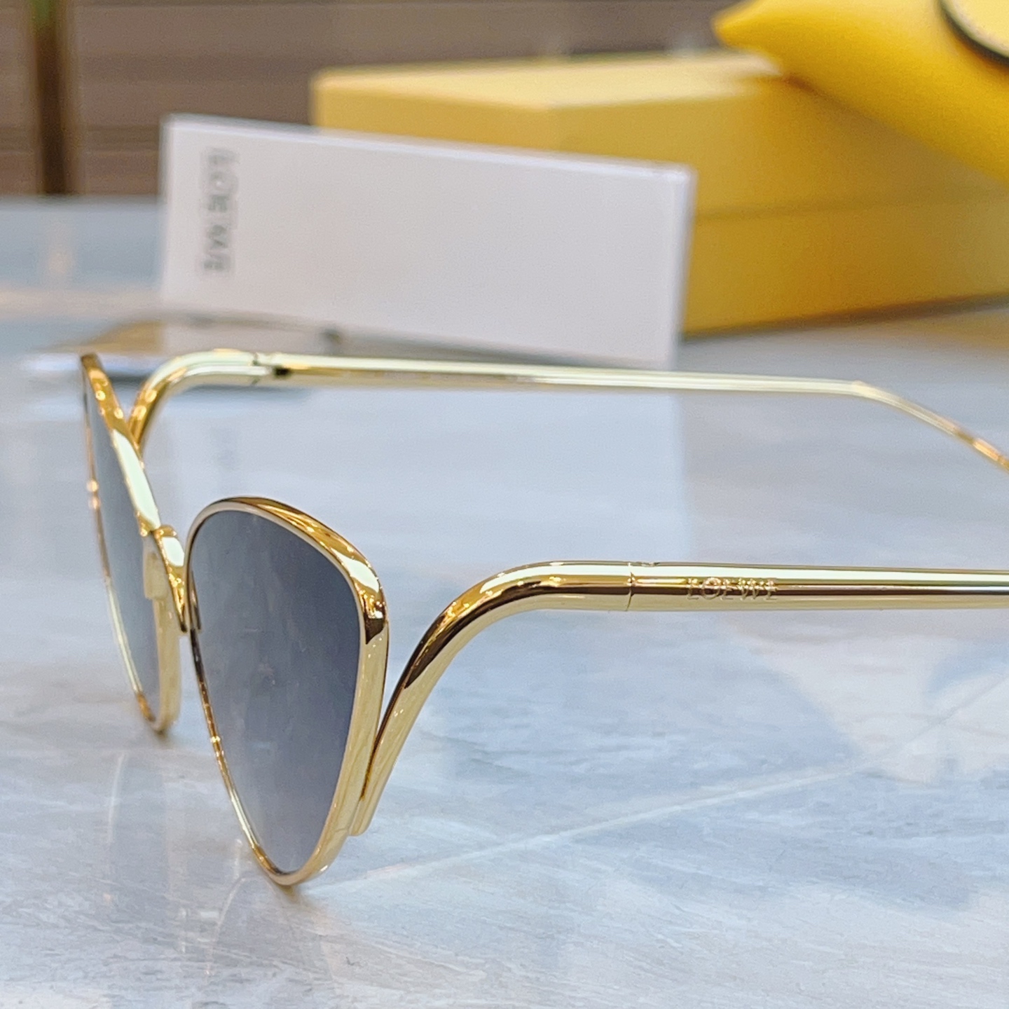 ，【LOEW*】罗意*威新款太阳镜，
MODEL：LW40181U，SIZE：58口19-140