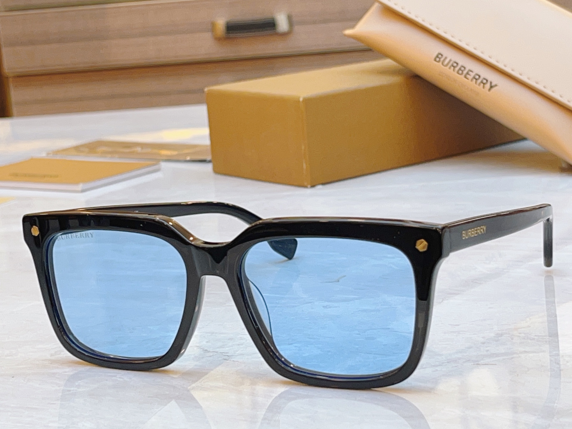 ，【BURBERR*】巴宝*莉新款光学架。MODEL：BE4337，SIZE：56口19-145