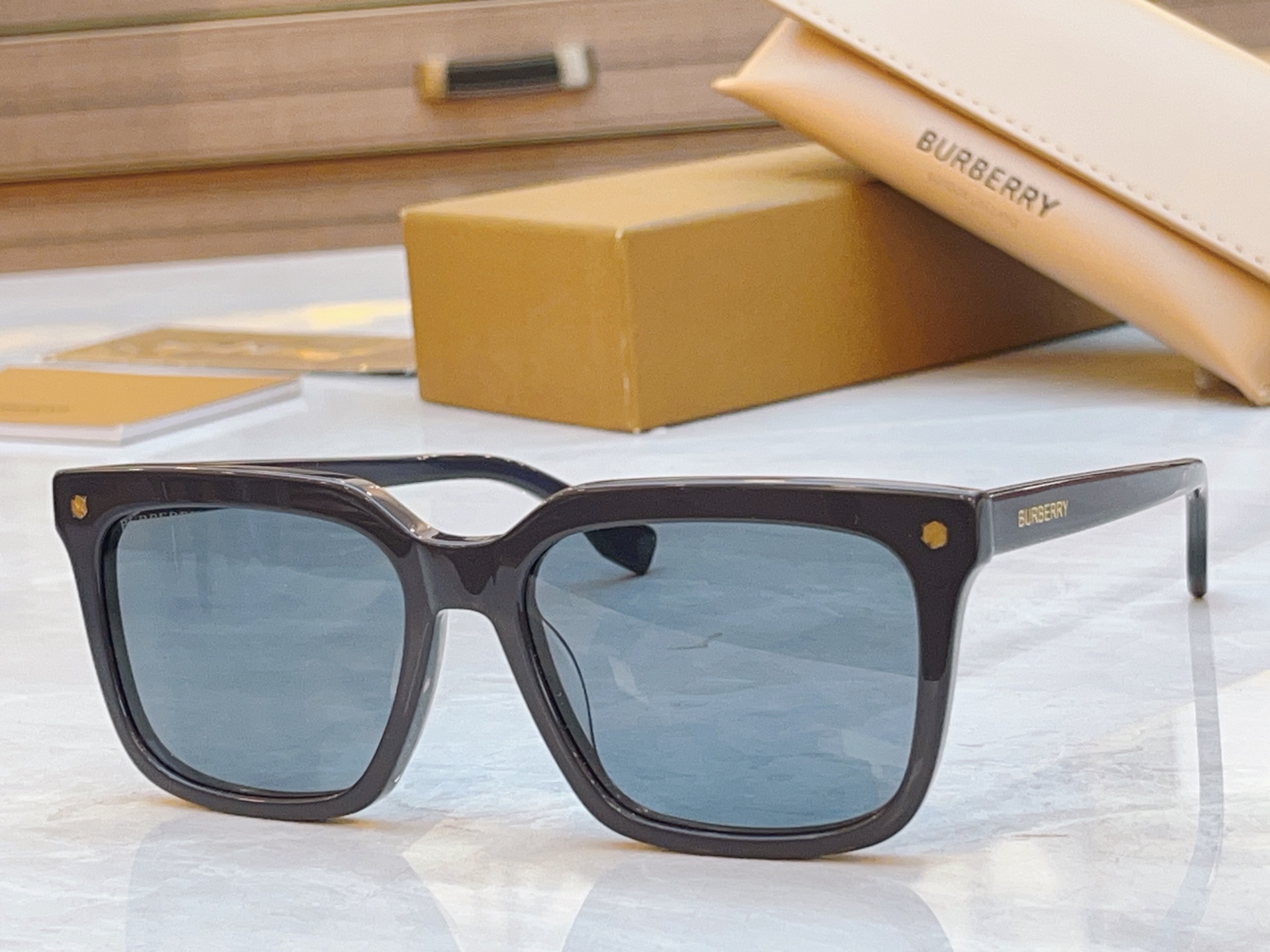 ，【BURBERR*】巴宝*莉新款光学架。MODEL：BE4337，SIZE：56口19-145