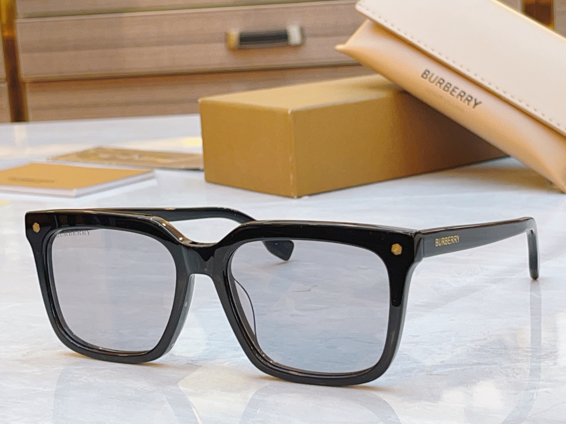 ，【BURBERR*】巴宝*莉新款光学架。MODEL：BE4337，SIZE：56口19-145