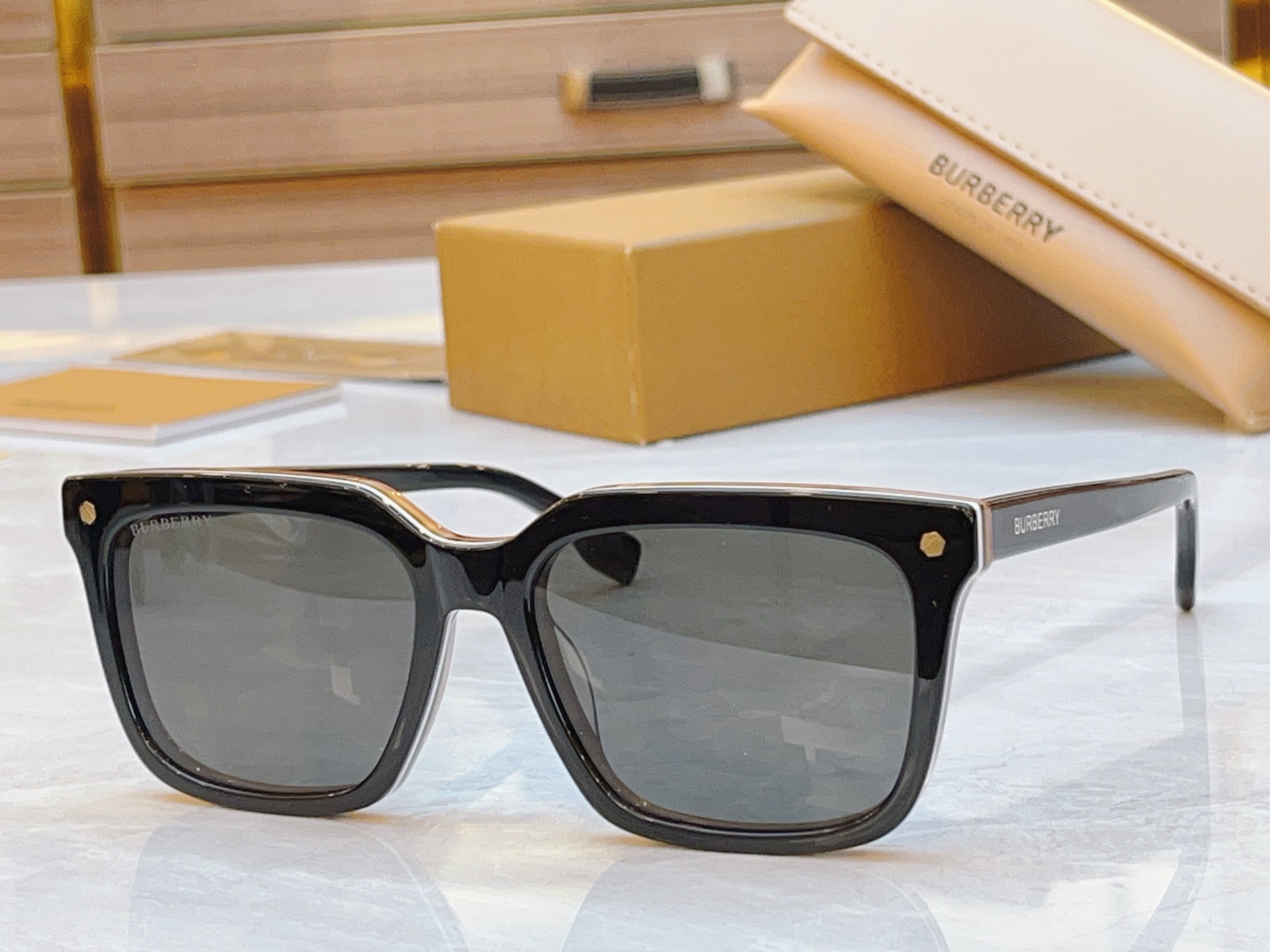 ，【BURBERR*】巴宝*莉新款光学架。MODEL：BE4337，SIZE：56口19-145