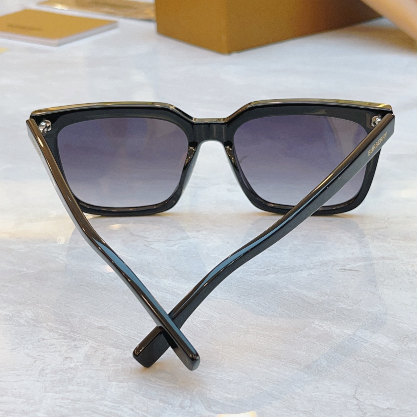 ，【BURBERR*】巴宝*莉新款光学架。MODEL：BE4337，SIZE：56口19-145
