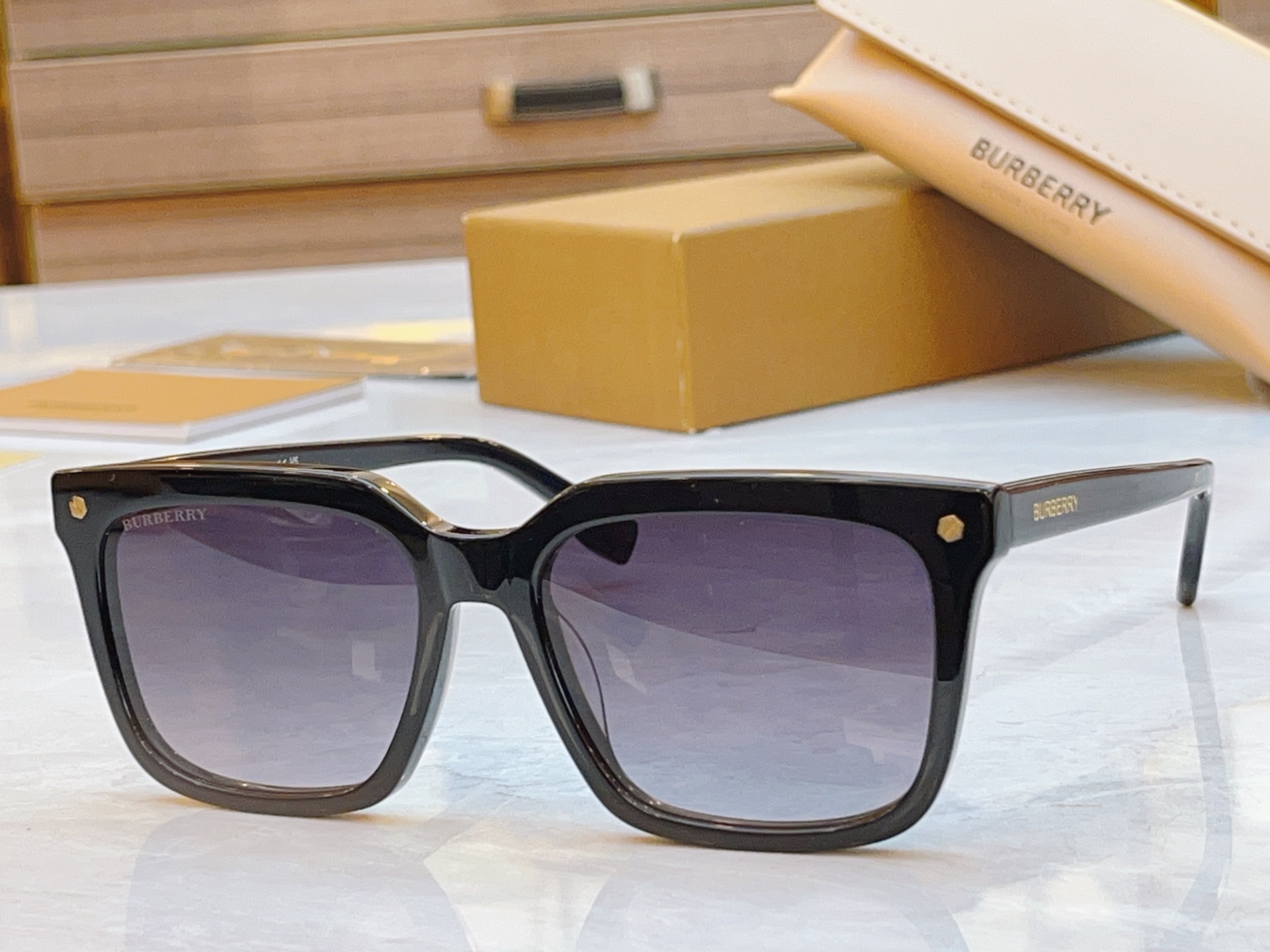 ，【BURBERR*】巴宝*莉新款光学架。MODEL：BE4337，SIZE：56口19-145