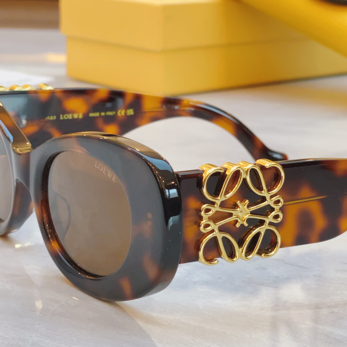 ，【LOEW*】罗意*威新款太阳镜，
MODEL：LW40174U，SIZE：49口21-145