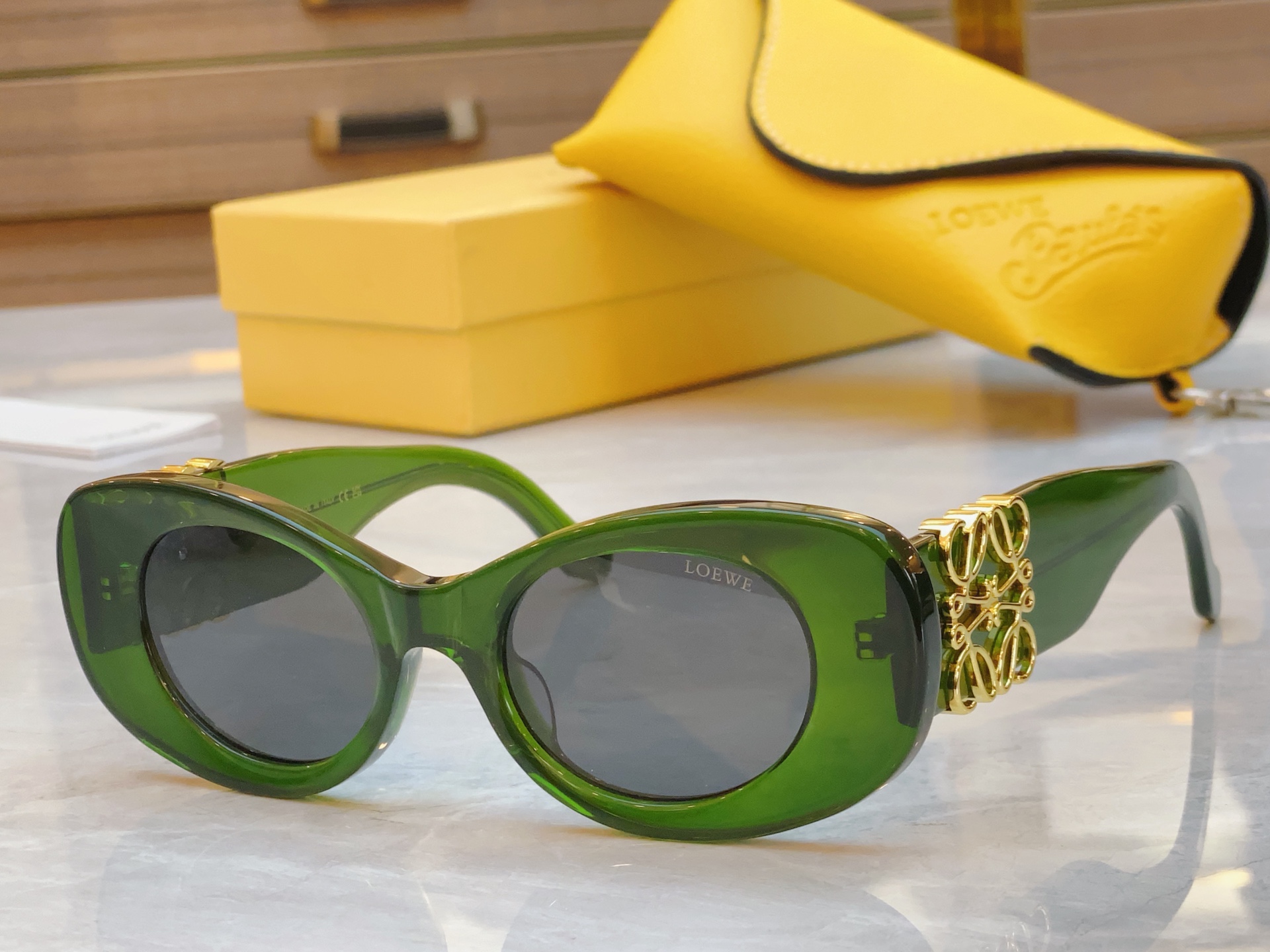 ，【LOEW*】罗意*威新款太阳镜，
MODEL：LW40174U，SIZE：49口21-145