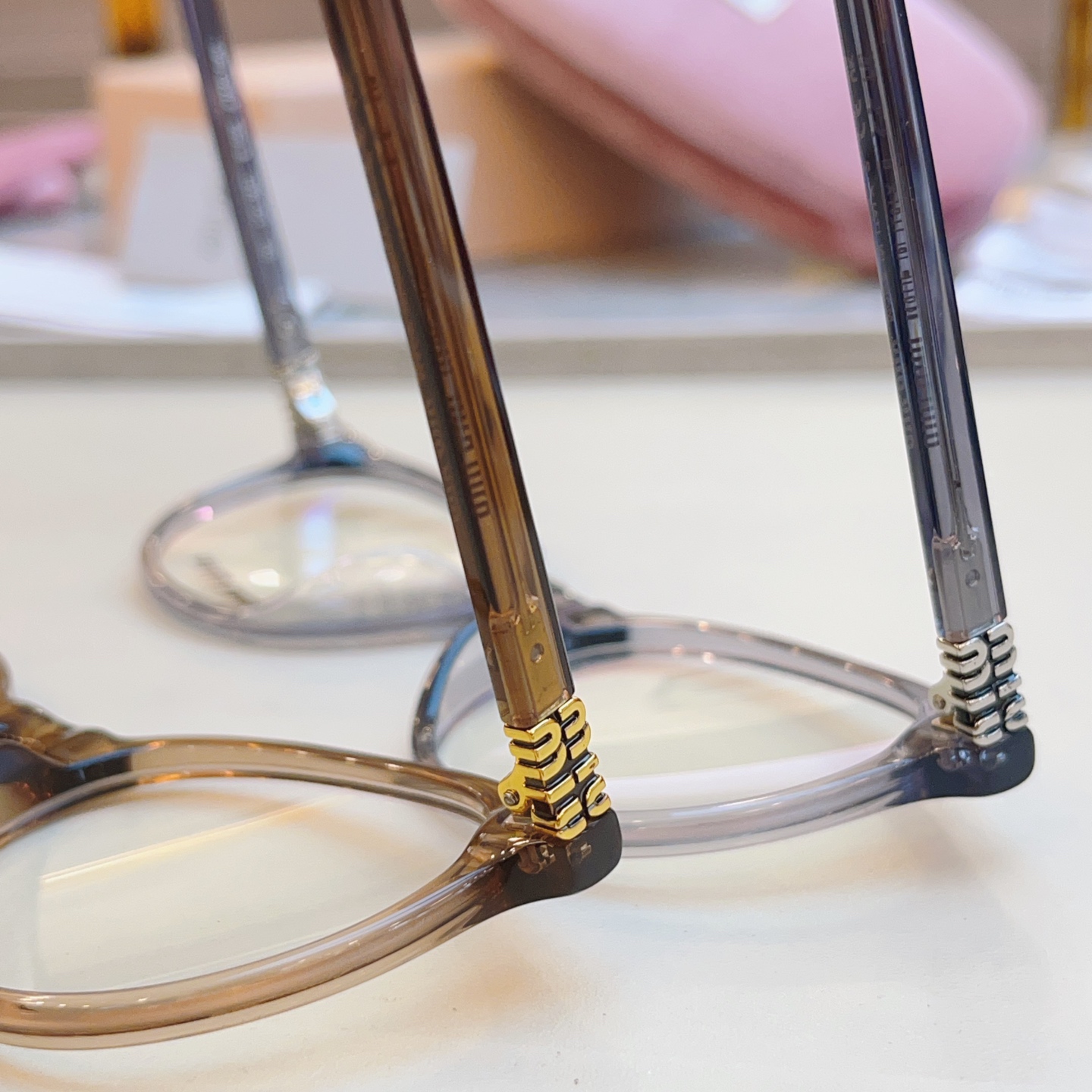 ，【MIUMI*】缪*缪新款太阳镜🕶️，Mod：VMU 02WVF，SIZE:50口18-140