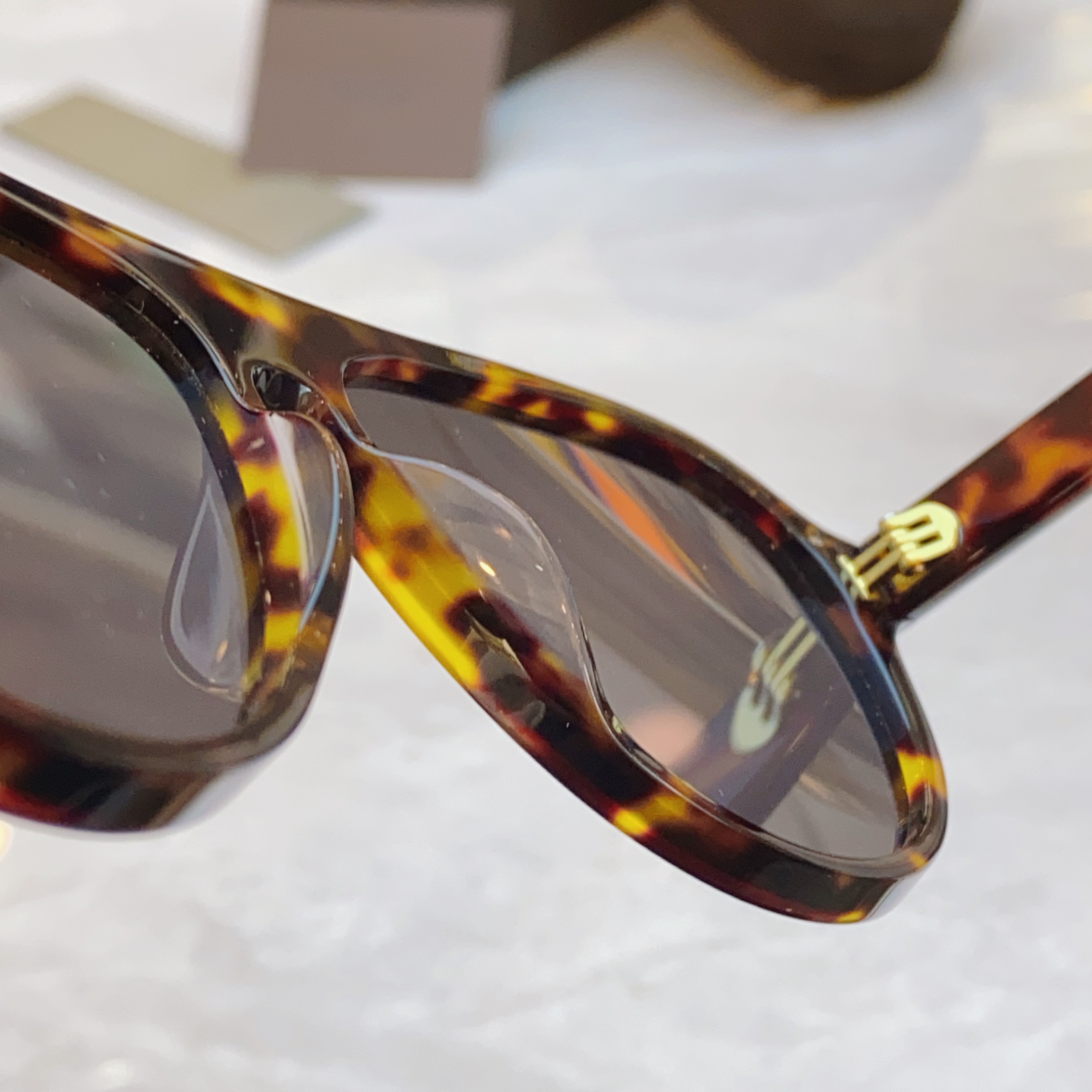 ，【TOM FOR*】汤姆*福特新款太阳镜🕶️，MODEL：TF1080，SIZE：59口13-145