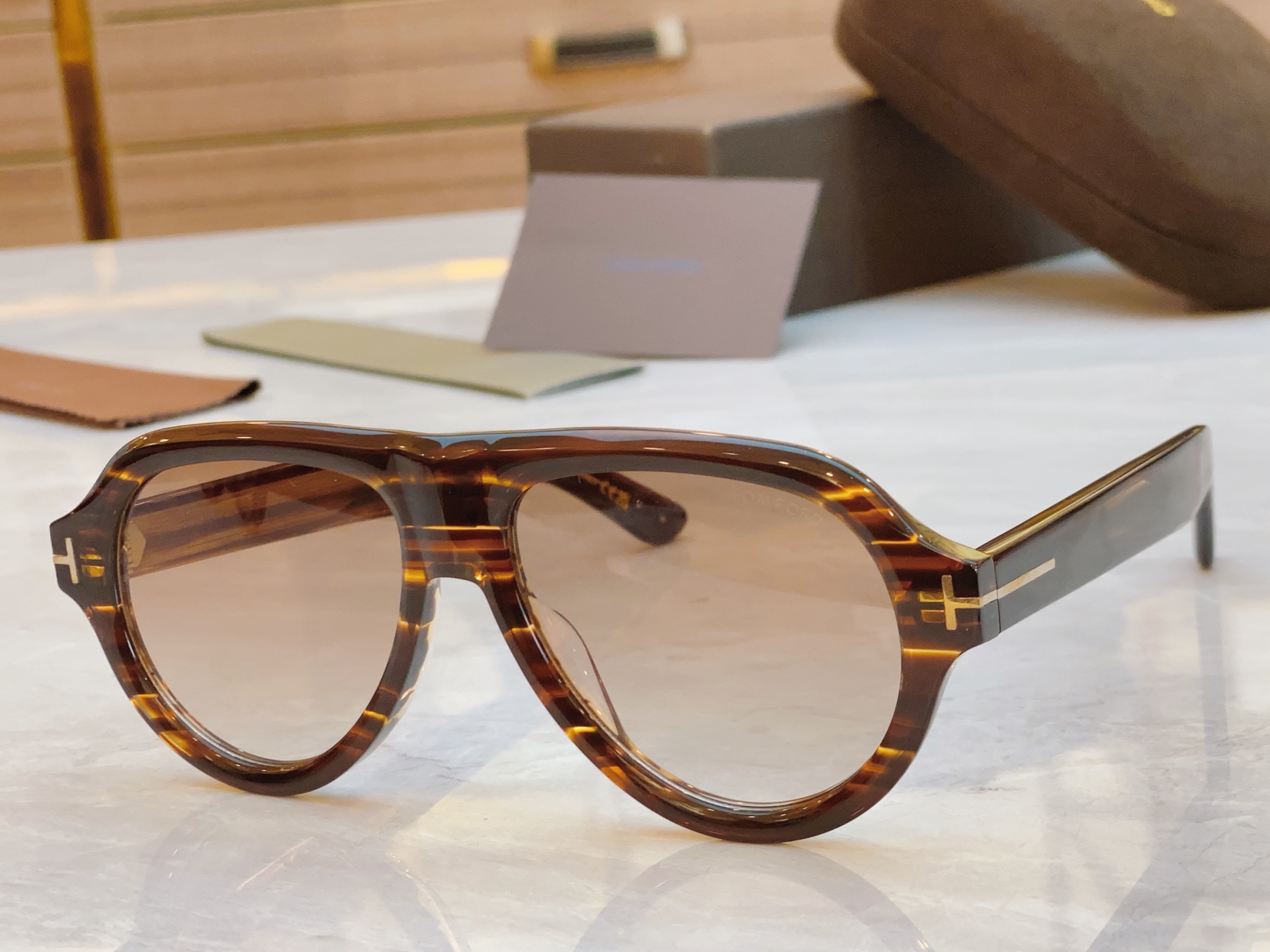 ，【TOM FOR*】汤姆*福特新款太阳镜🕶️，MODEL：TF1225，SIZE：59口16-145