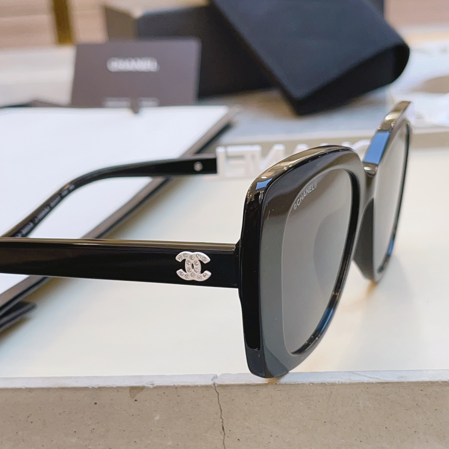 ，翻单到货，火爆黑白色搭配到货！【CHANE*】香奈*儿 CH5422B  时尚太阳眼镜 ‼️香奈儿矩形