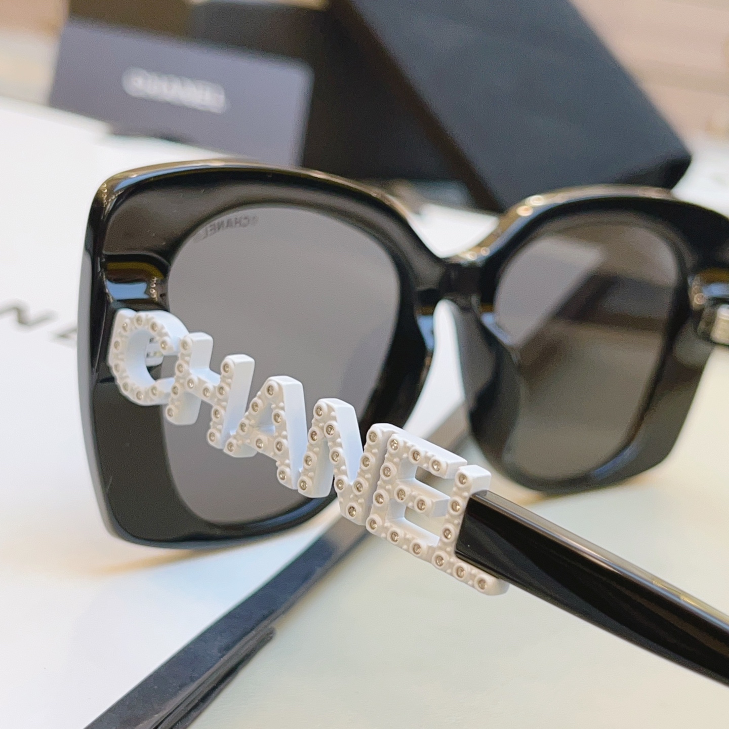 ，翻单到货，火爆黑白色搭配到货！【CHANE*】香奈*儿 CH5422B  时尚太阳眼镜 ‼️香奈儿矩形