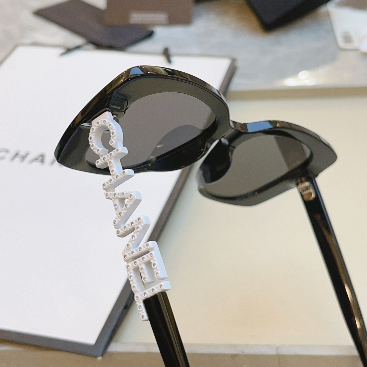 ，翻单到货，火爆黑白色搭配到货！【CHANE*】香奈*儿 CH5422B  时尚太阳眼镜 ‼️香奈儿矩形