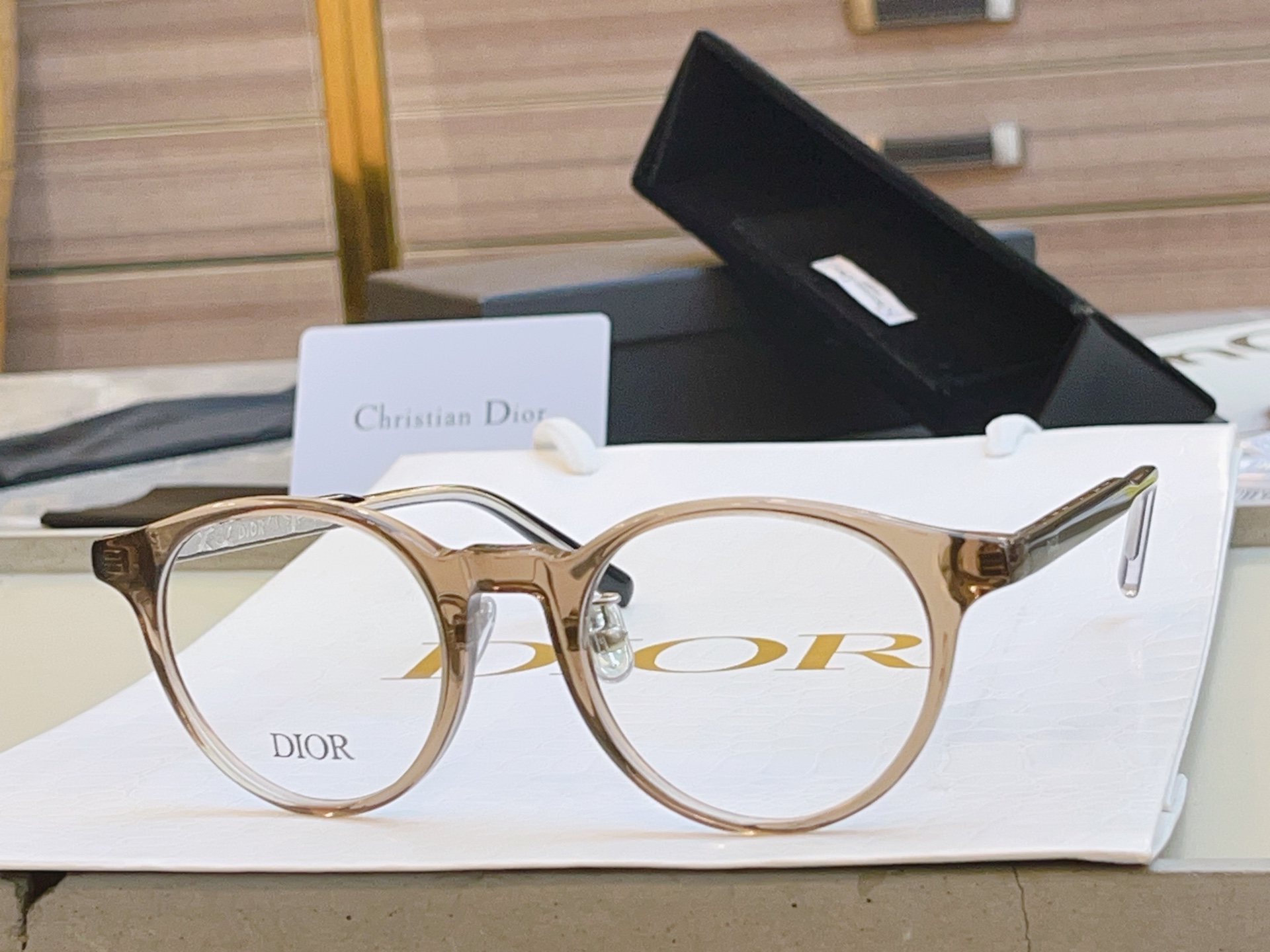 ，【Dio*】迪*奥新款光学架，
Mod：InDior O R1F，Size：50口21-145