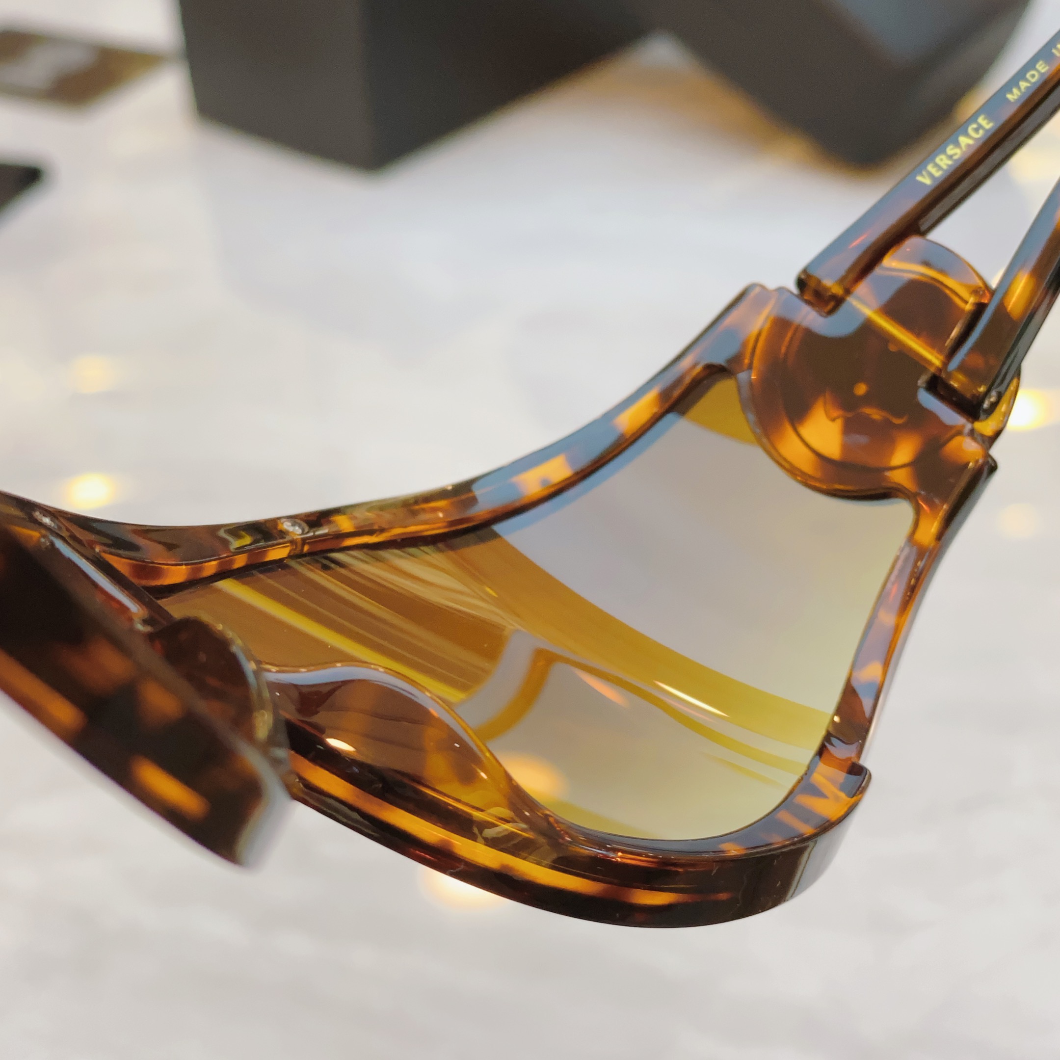 ，【VERSAC*】范思*哲新款太阳镜，
MODEL：VS4475，SIZE：42口0-105