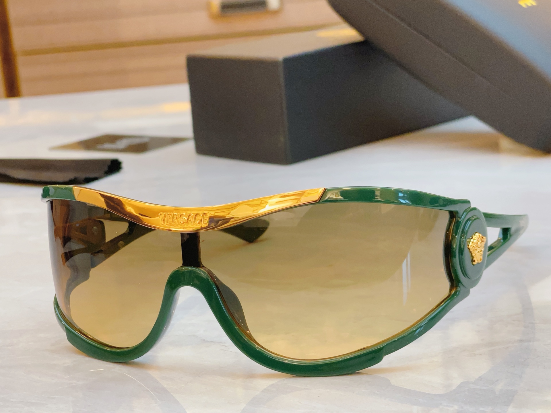 ，【VERSAC*】范思*哲新款太阳镜，
MODEL：VS4475，SIZE：42口0-105