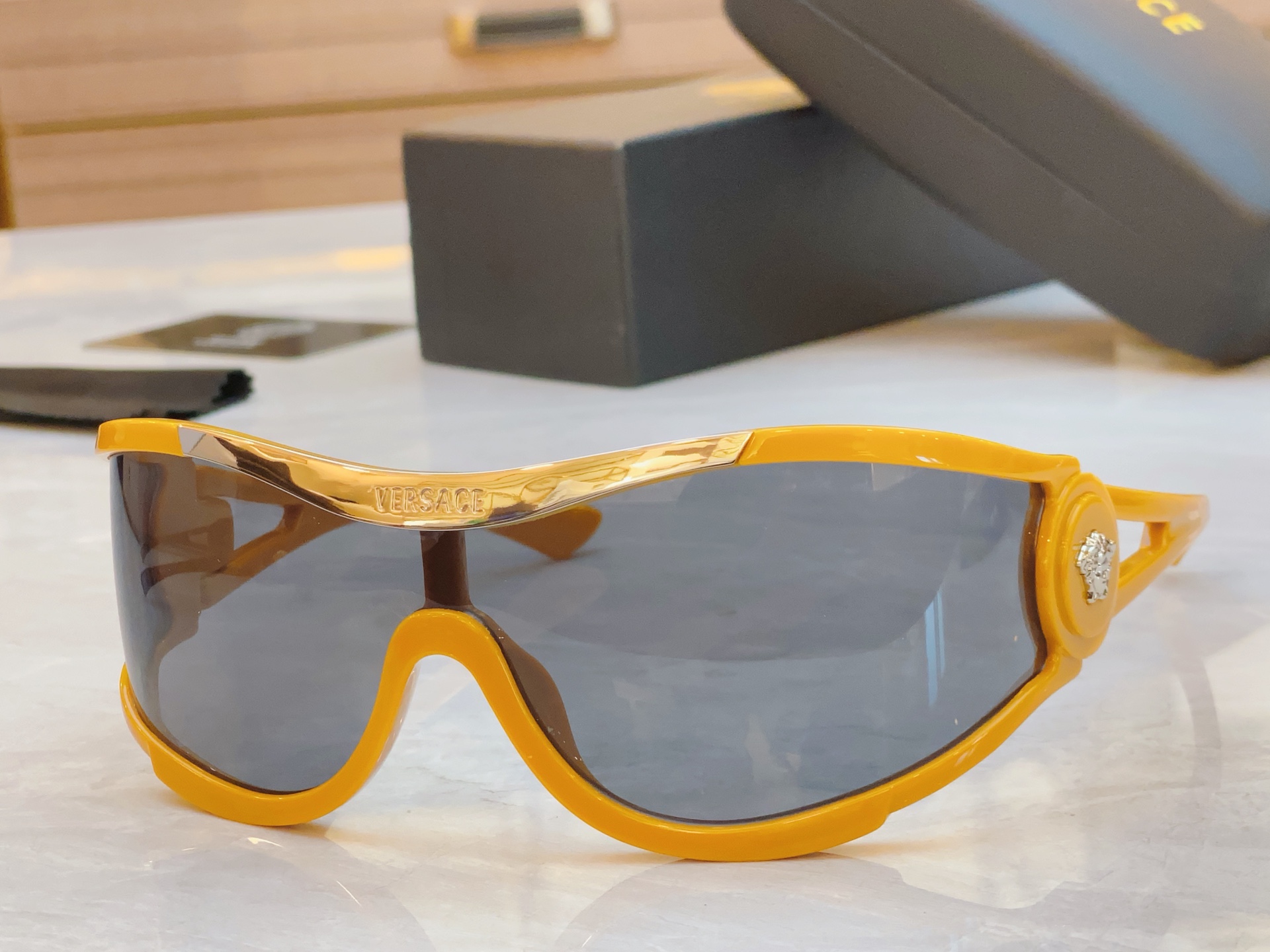 ，【VERSAC*】范思*哲新款太阳镜，
MODEL：VS4475，SIZE：42口0-105