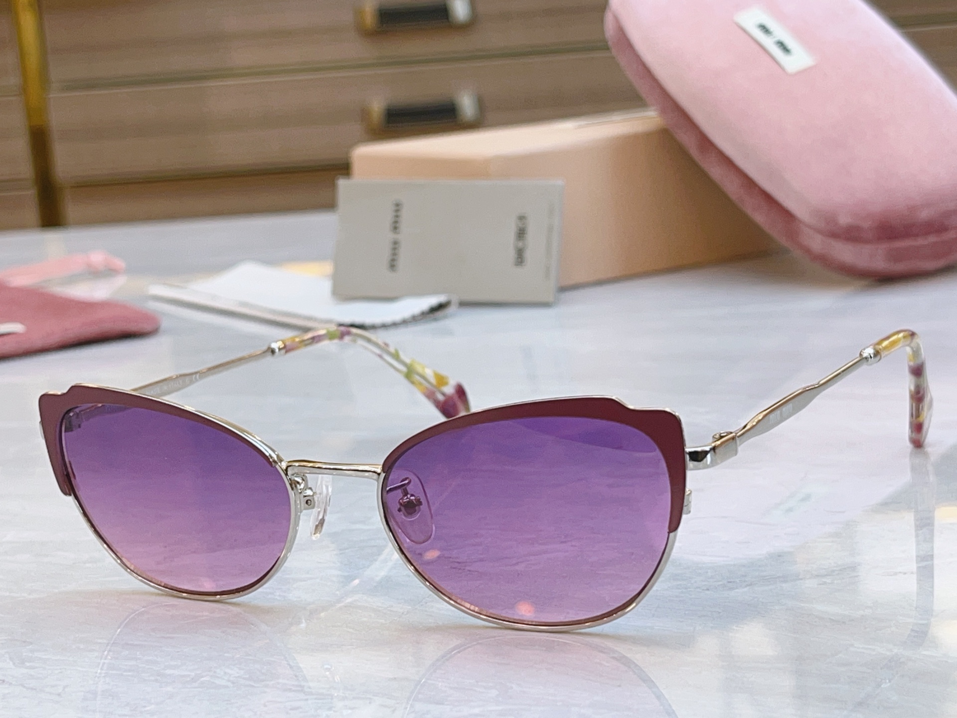 ，【MIUMI*】缪*缪新款太阳镜🕶️，ModMU 54AV，SIZE54-18-145