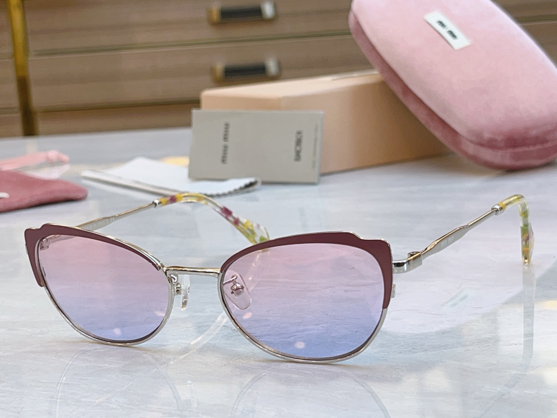 ，【MIUMI*】缪*缪新款太阳镜🕶️，ModMU 54AV，SIZE54-18-145