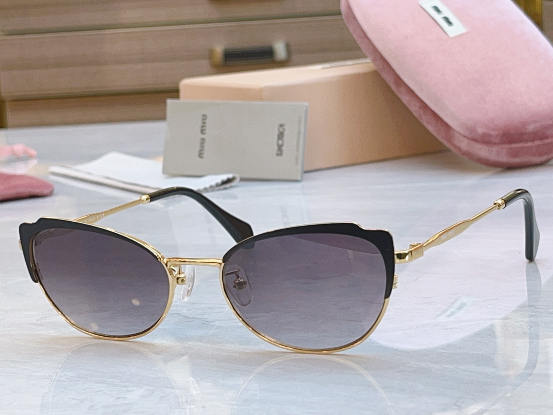 ，【MIUMI*】缪*缪新款太阳镜🕶️，ModMU 54AV，SIZE54-18-145