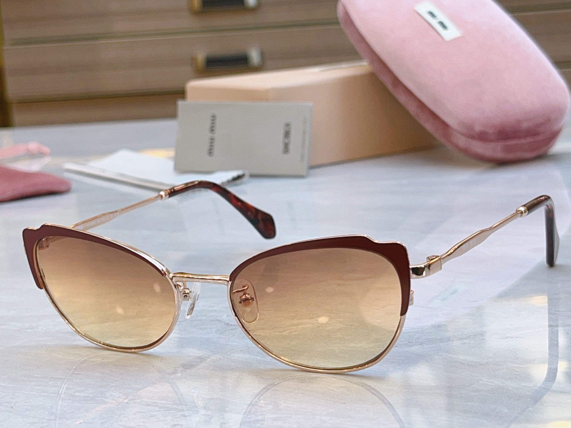 ，【MIUMI*】缪*缪新款太阳镜🕶️，ModMU 54AV，SIZE54-18-145