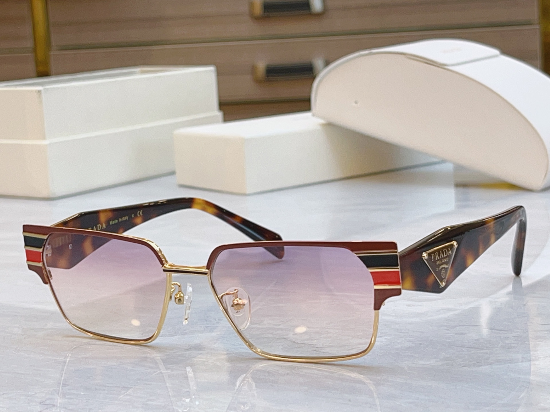 ，【PRAD*】普拉*达新款太阳镜，MODEL：PR 113，SIZE：56口16-145