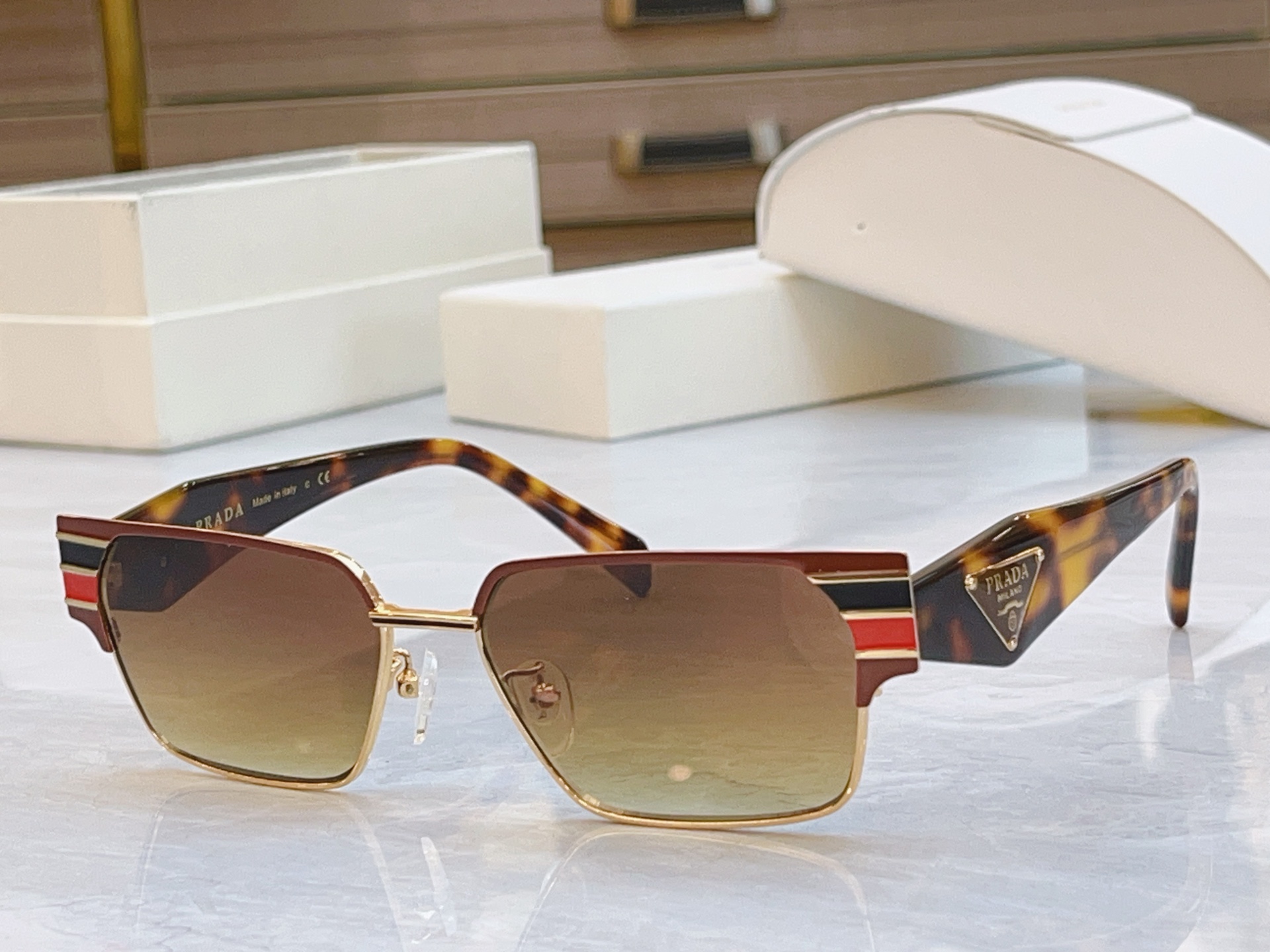 ，【PRAD*】普拉*达新款太阳镜，MODEL：PR 113，SIZE：56口16-145
