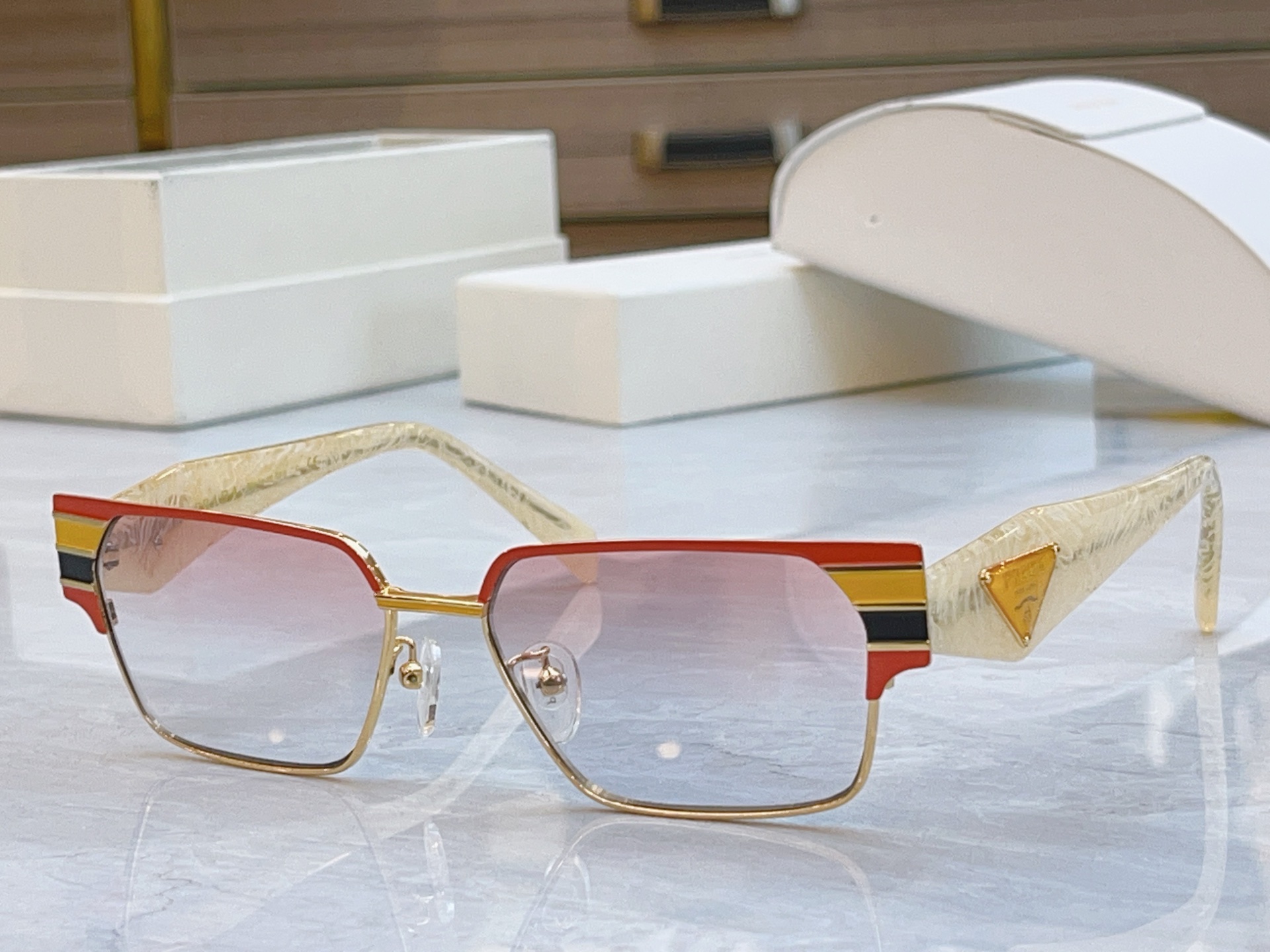 ，【PRAD*】普拉*达新款太阳镜，MODEL：PR 113，SIZE：56口16-145