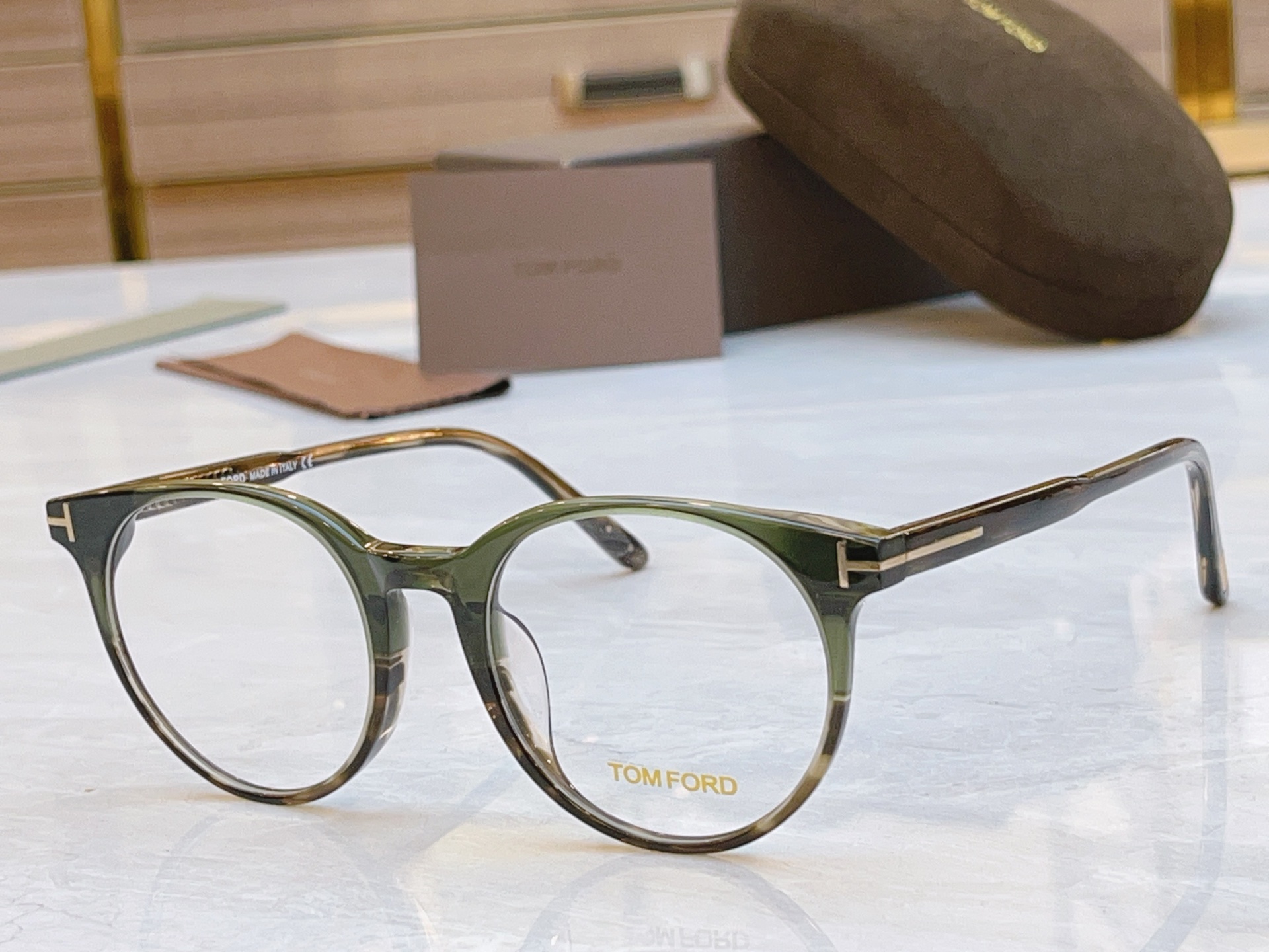 ，【TOM FOR*】汤姆*福特新款眼镜架，MODEL：TF5695，SIZE：51口20-145