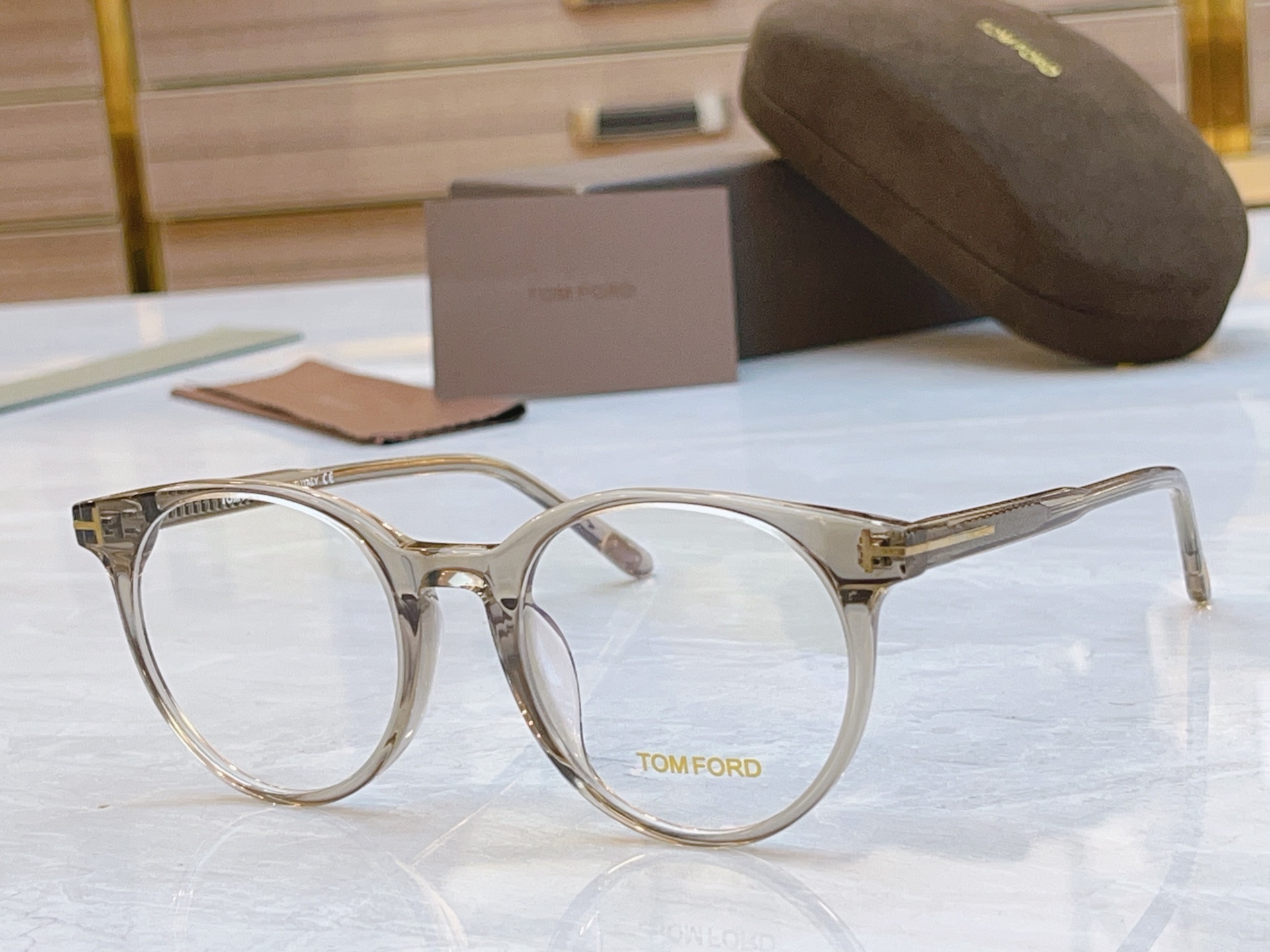 ，【TOM FOR*】汤姆*福特新款眼镜架，MODEL：TF5695，SIZE：51口20-145