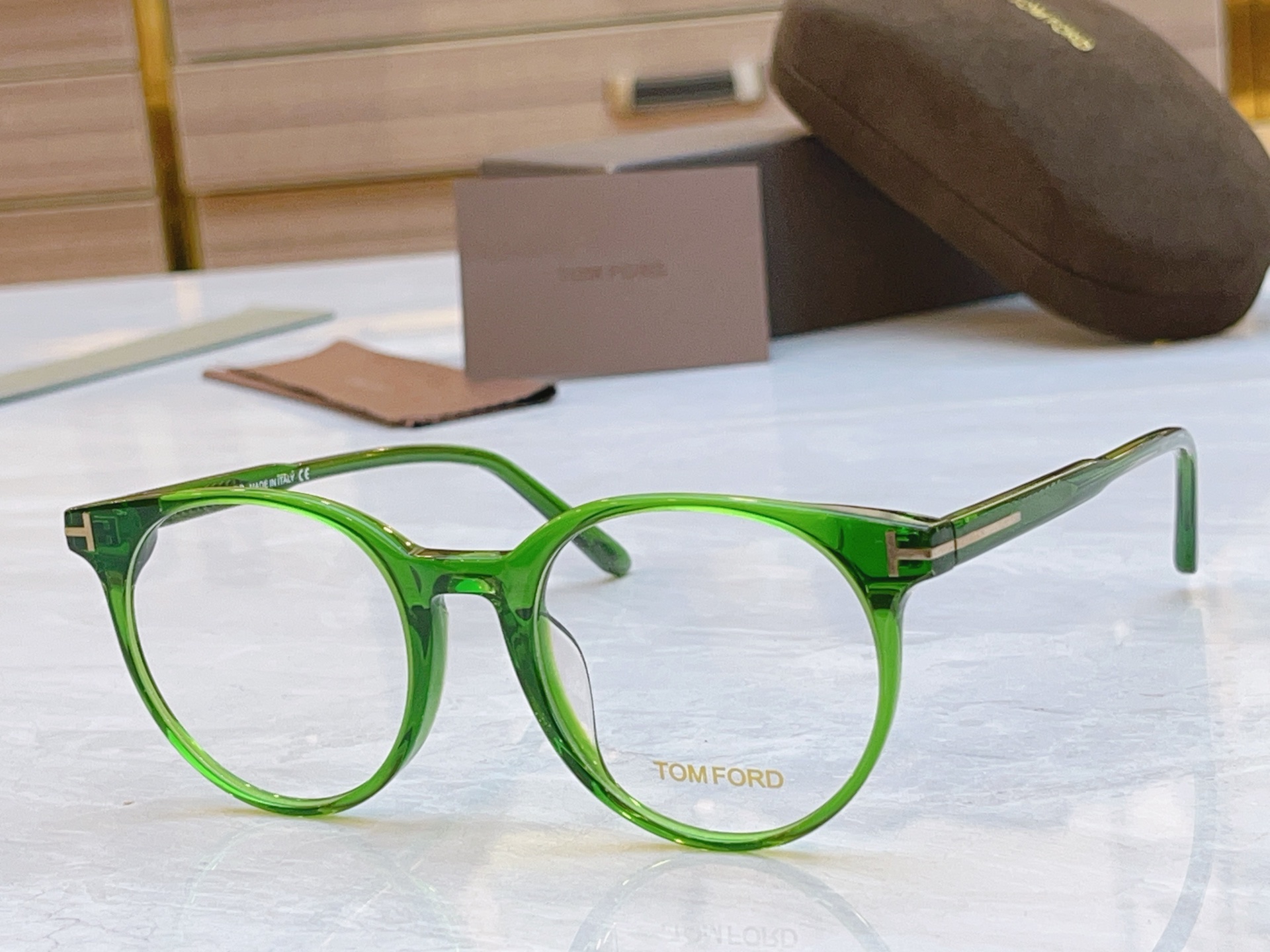 ，【TOM FOR*】汤姆*福特新款眼镜架，MODEL：TF5695，SIZE：51口20-145