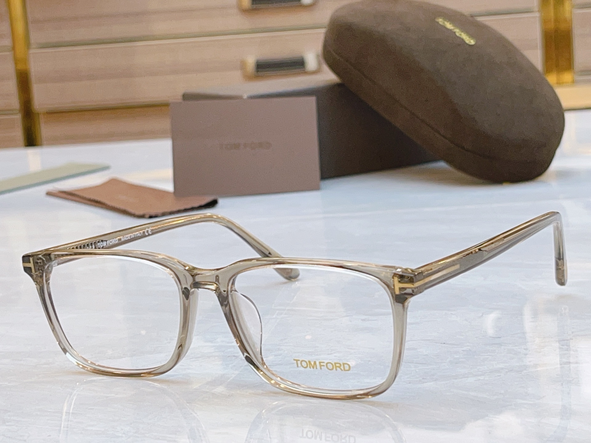 ，【TOM FOR*】汤姆*福特新款眼镜架，MODEL：TF5735，SIZE：56口17-145