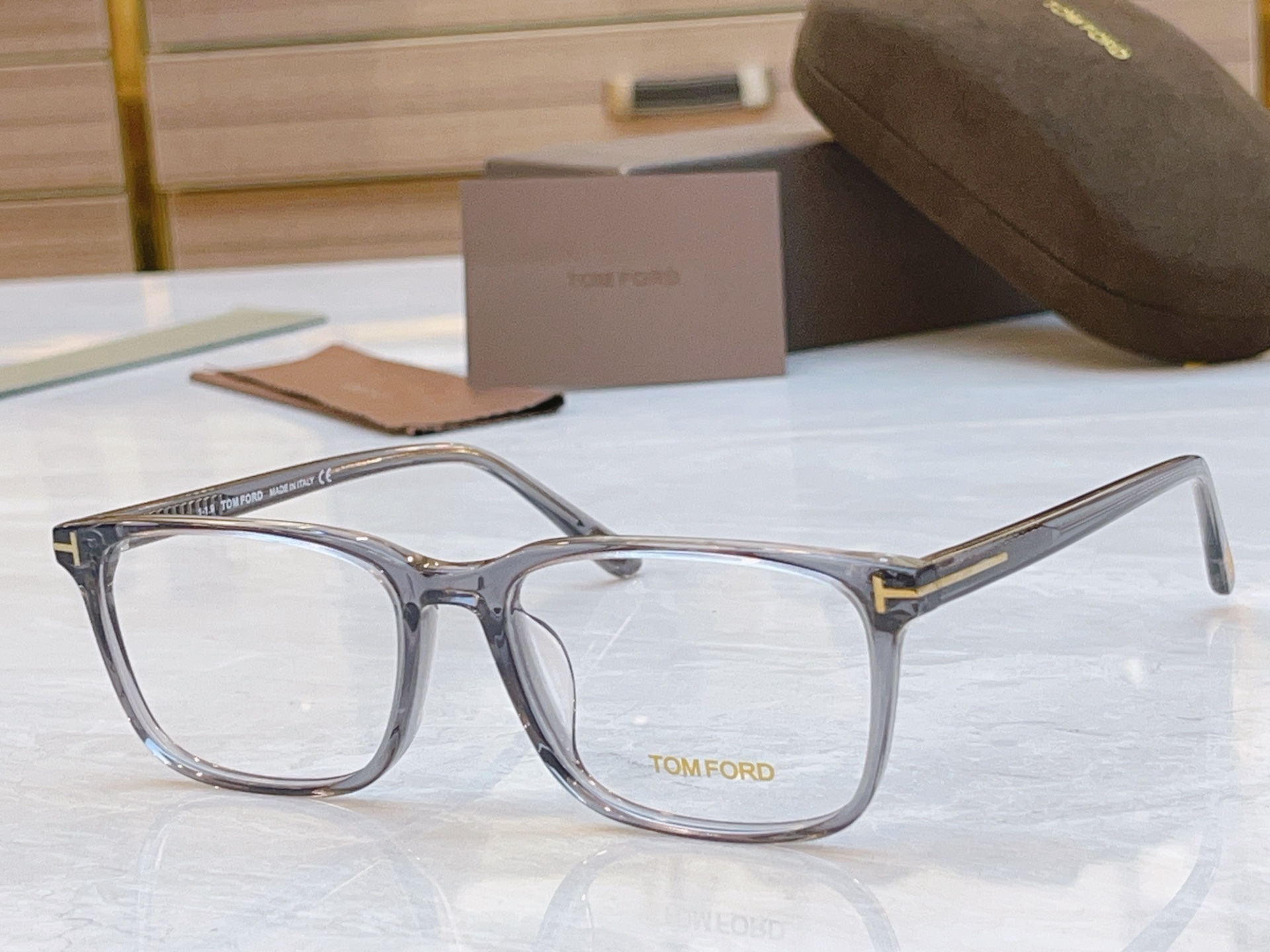 ，【TOM FOR*】汤姆*福特新款眼镜架，MODEL：TF5735，SIZE：56口17-145