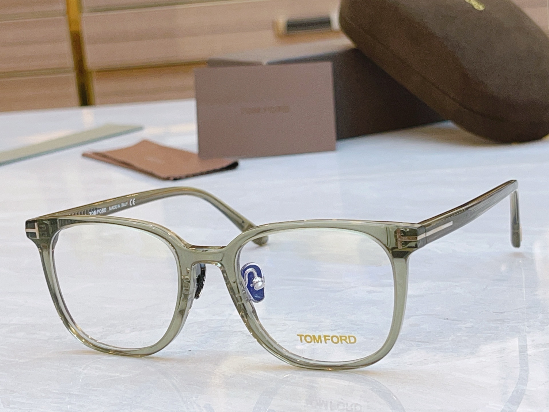 ，【TOM FOR*】汤姆*福特新款眼镜架，MODEL：TF5998-K-B，SIZE：51口19-14