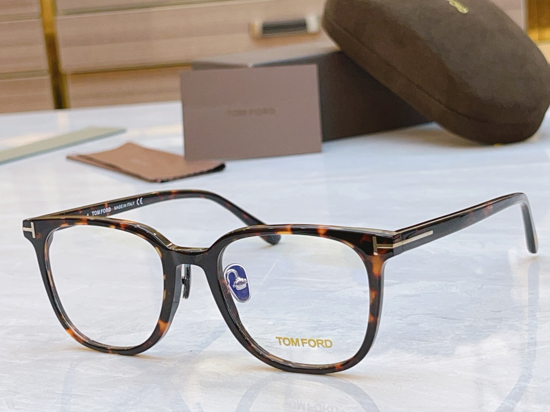 ，【TOM FOR*】汤姆*福特新款眼镜架，MODEL：TF5998-K-B，SIZE：51口19-14