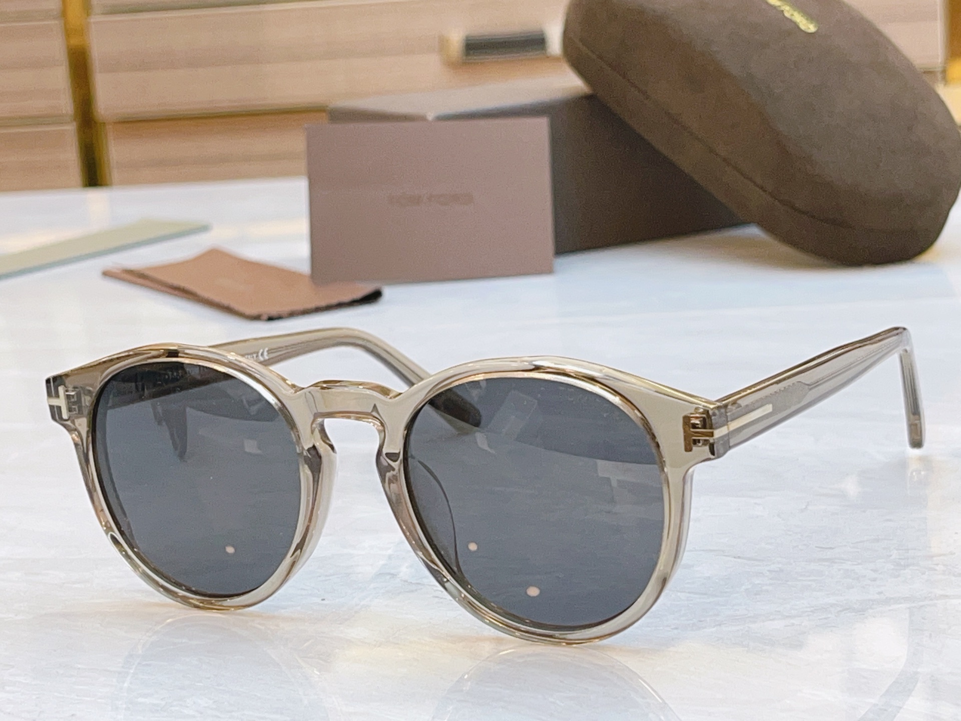 ，【TOM FOR*】汤姆*福特新款太阳镜🕶️，MODEL：TF0591，SIZE：51口20-145