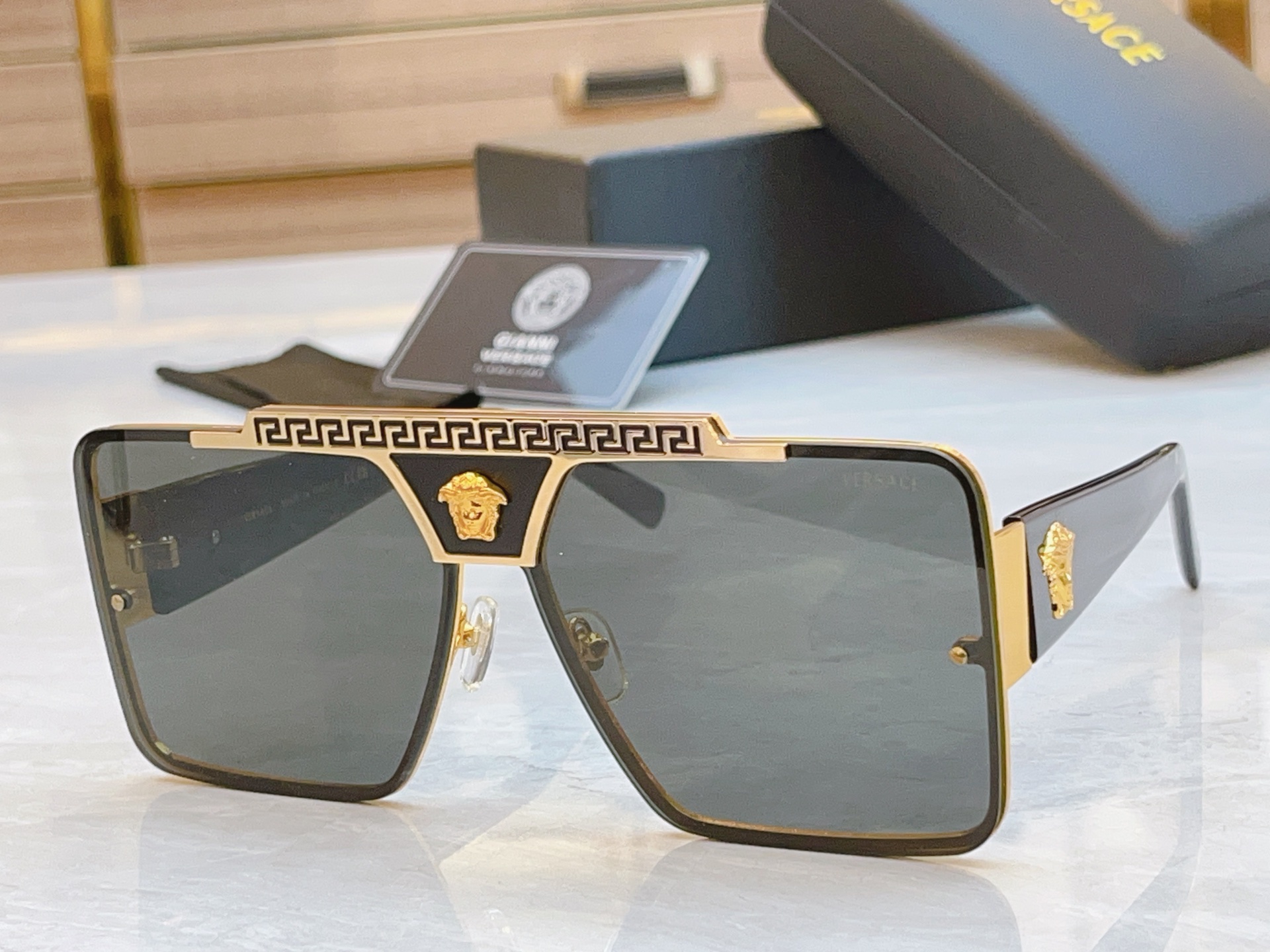 ，【VERSAC*】范思*哲新款太阳镜，
MODEL：VE5722，SIZE：62口16-145