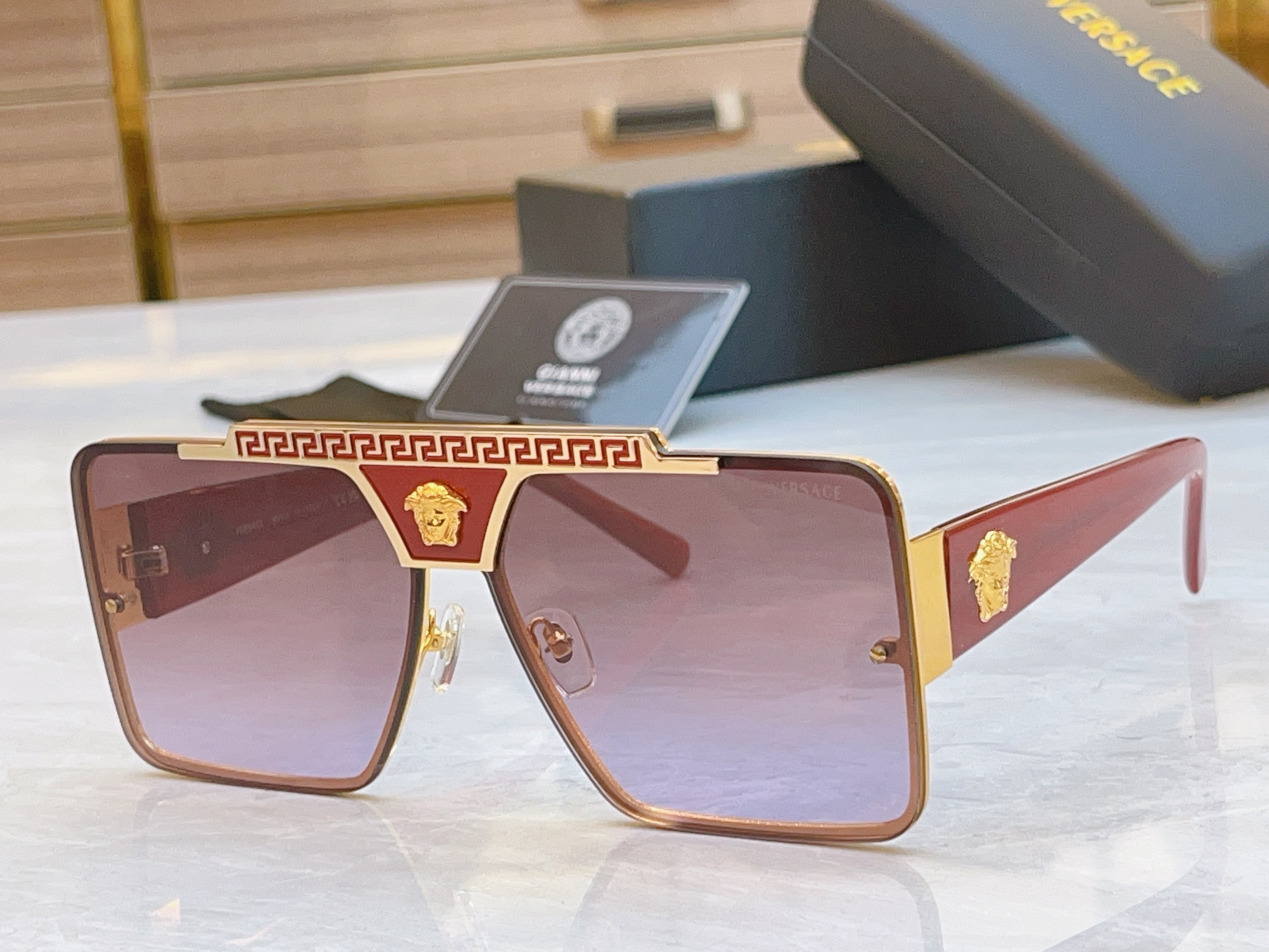 ，【VERSAC*】范思*哲新款太阳镜，
MODEL：VE5722，SIZE：62口16-145