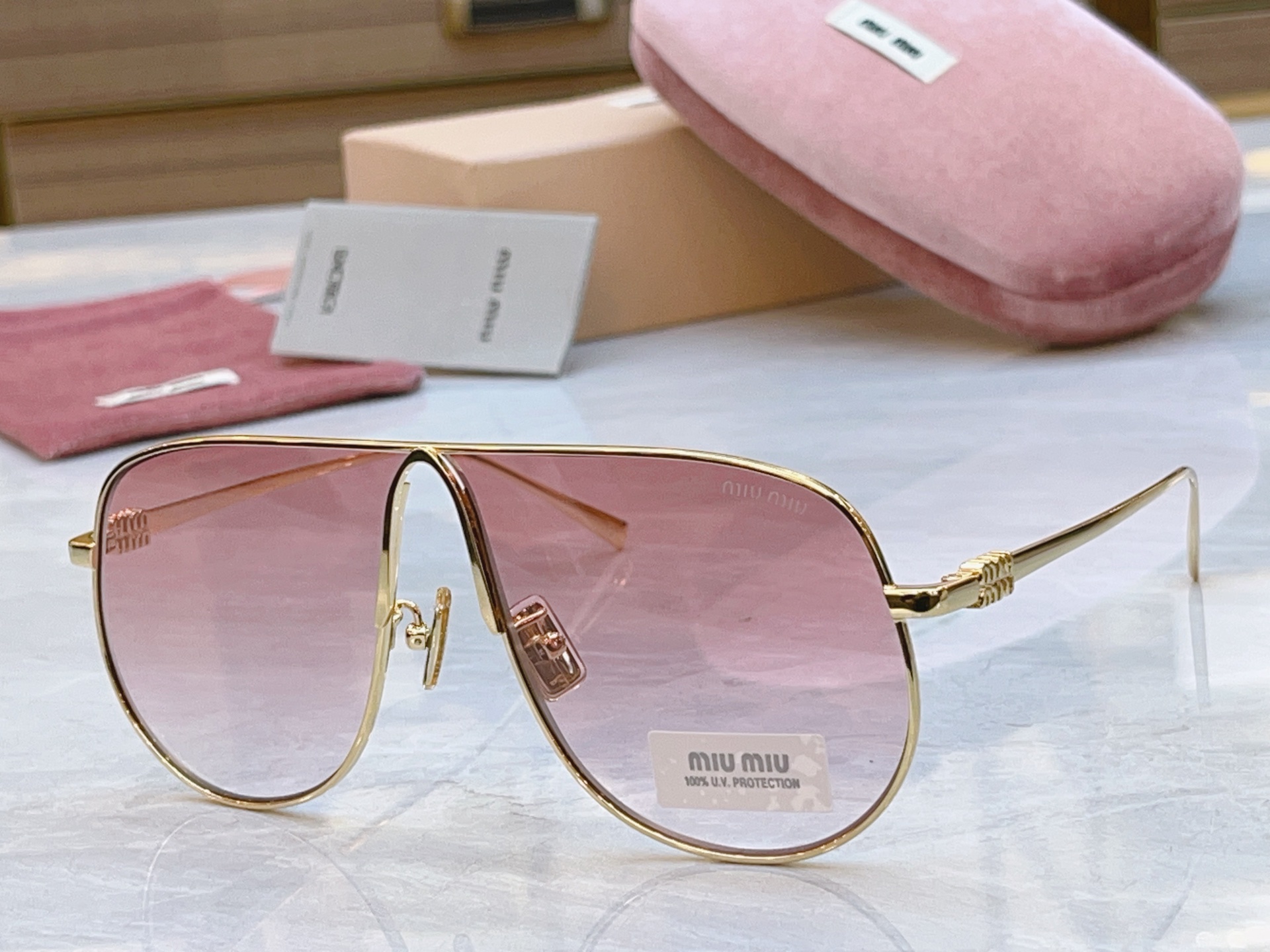 ，【MIUMI*】缪*缪新款太阳镜🕶️，ModSMU A56，SIZE66-02-140