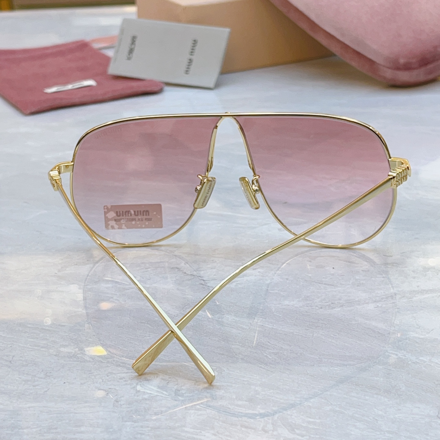 ，【MIUMI*】缪*缪新款太阳镜🕶️，ModSMU A56，SIZE66-02-140