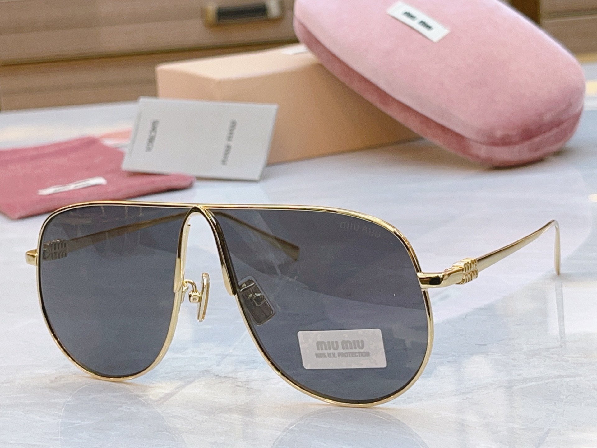 ，【MIUMI*】缪*缪新款太阳镜🕶️，ModSMU A56，SIZE66-02-140