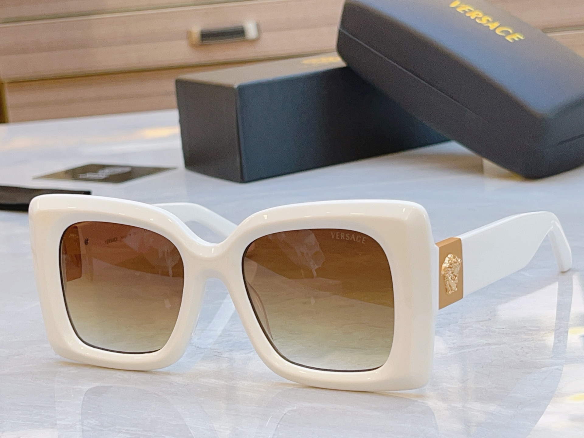 NO:368995,,【VERSAC*】Van Sizhe new sunglasses, MODELVE4467, SIZE54-hole 21-145 glasses sunglasses, glasses, versace, versace19860909,【VERSAC*】范思*哲新款太阳镜, MODELVE4467,SIZE54口21-145眼镜墨镜太阳镜,眼镜,versace,versace,glasses