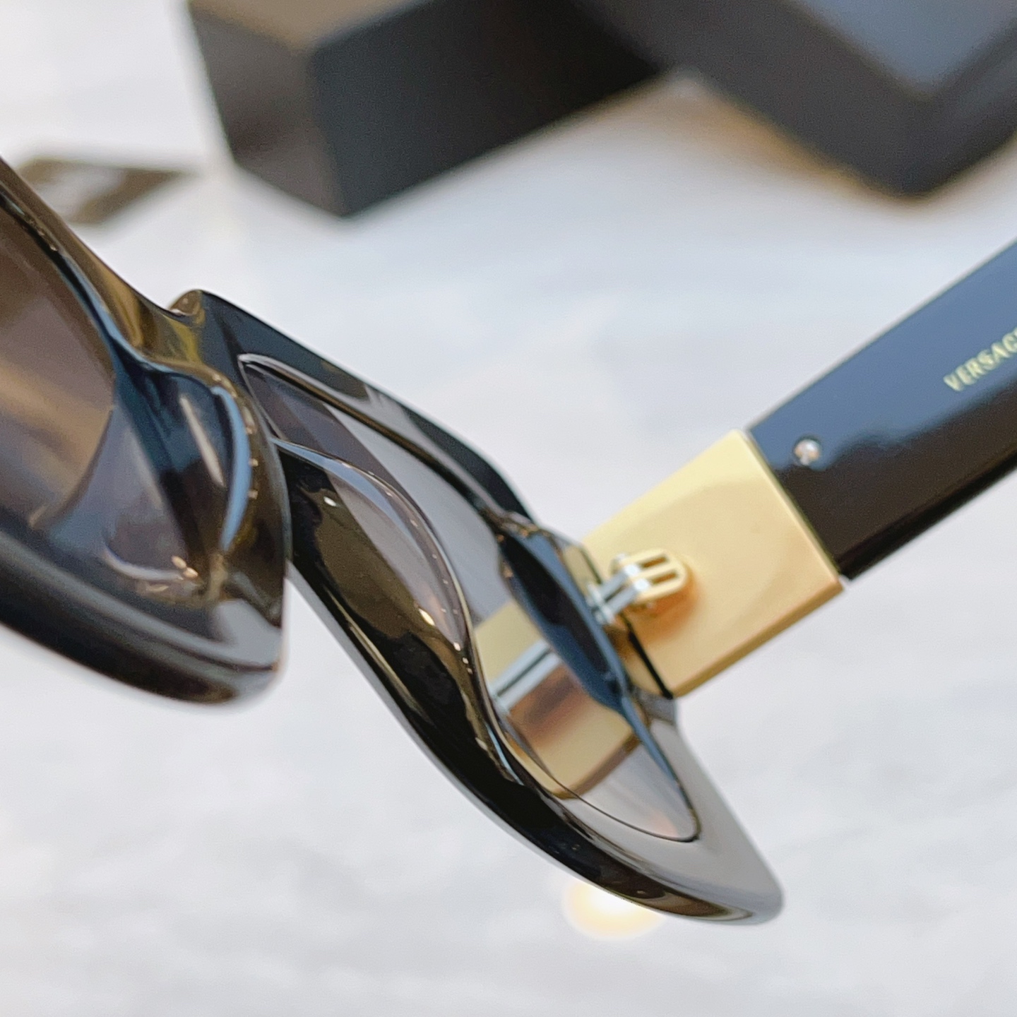 ，【VERSAC*】范思*哲新款太阳镜，
MODEL：VE4467，SIZE：54口21-145