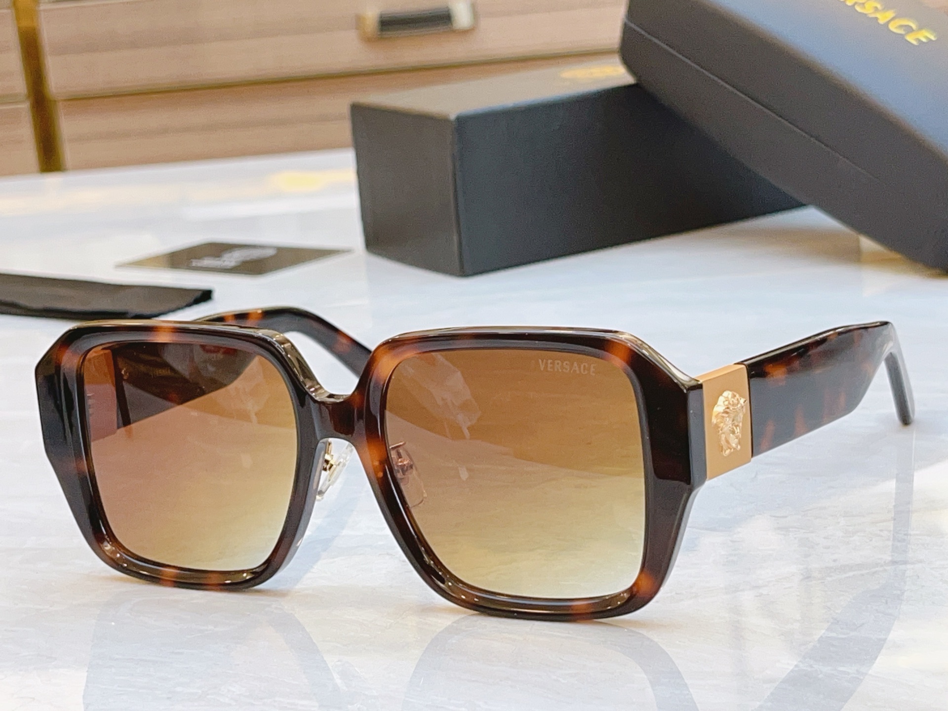 ，【VERSAC*】范思*哲新款太阳镜，
MODEL：VE4466，SIZE：53口21-145