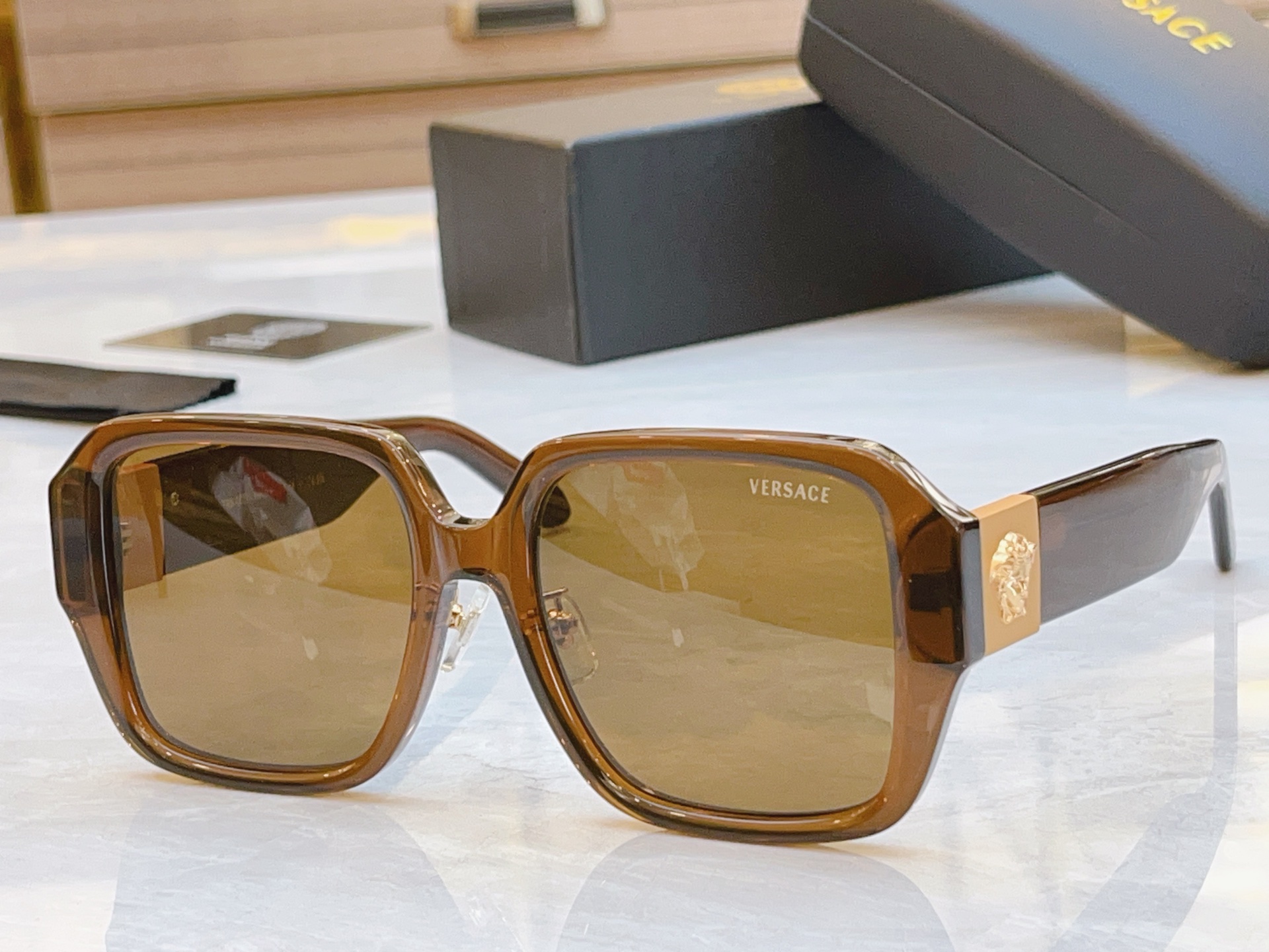 ，【VERSAC*】范思*哲新款太阳镜，
MODEL：VE4466，SIZE：53口21-145