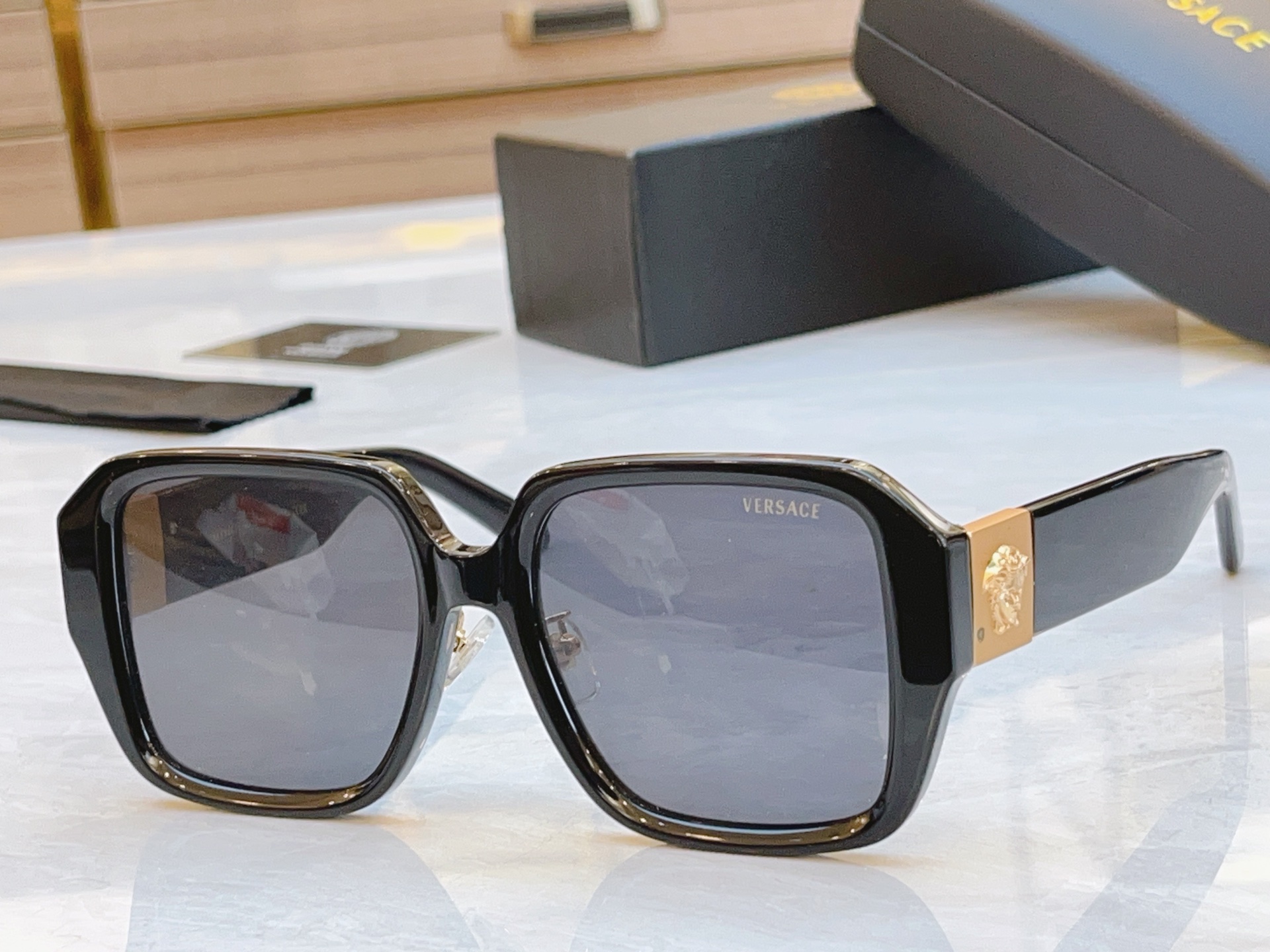 ，【VERSAC*】范思*哲新款太阳镜，
MODEL：VE4466，SIZE：53口21-145