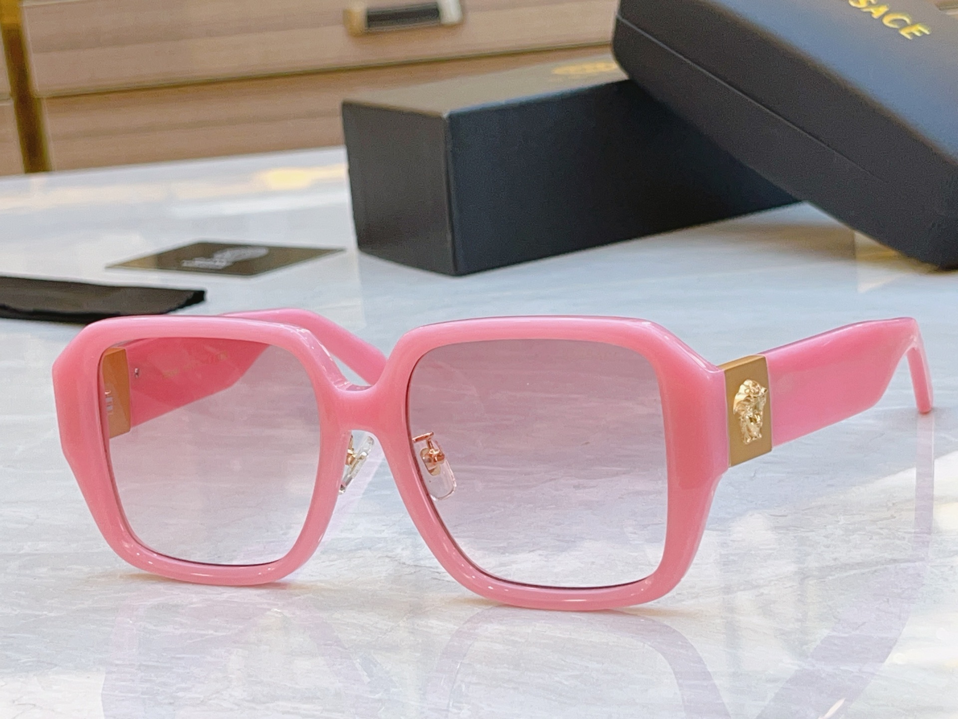 ，【VERSAC*】范思*哲新款太阳镜，
MODEL：VE4466，SIZE：53口21-145