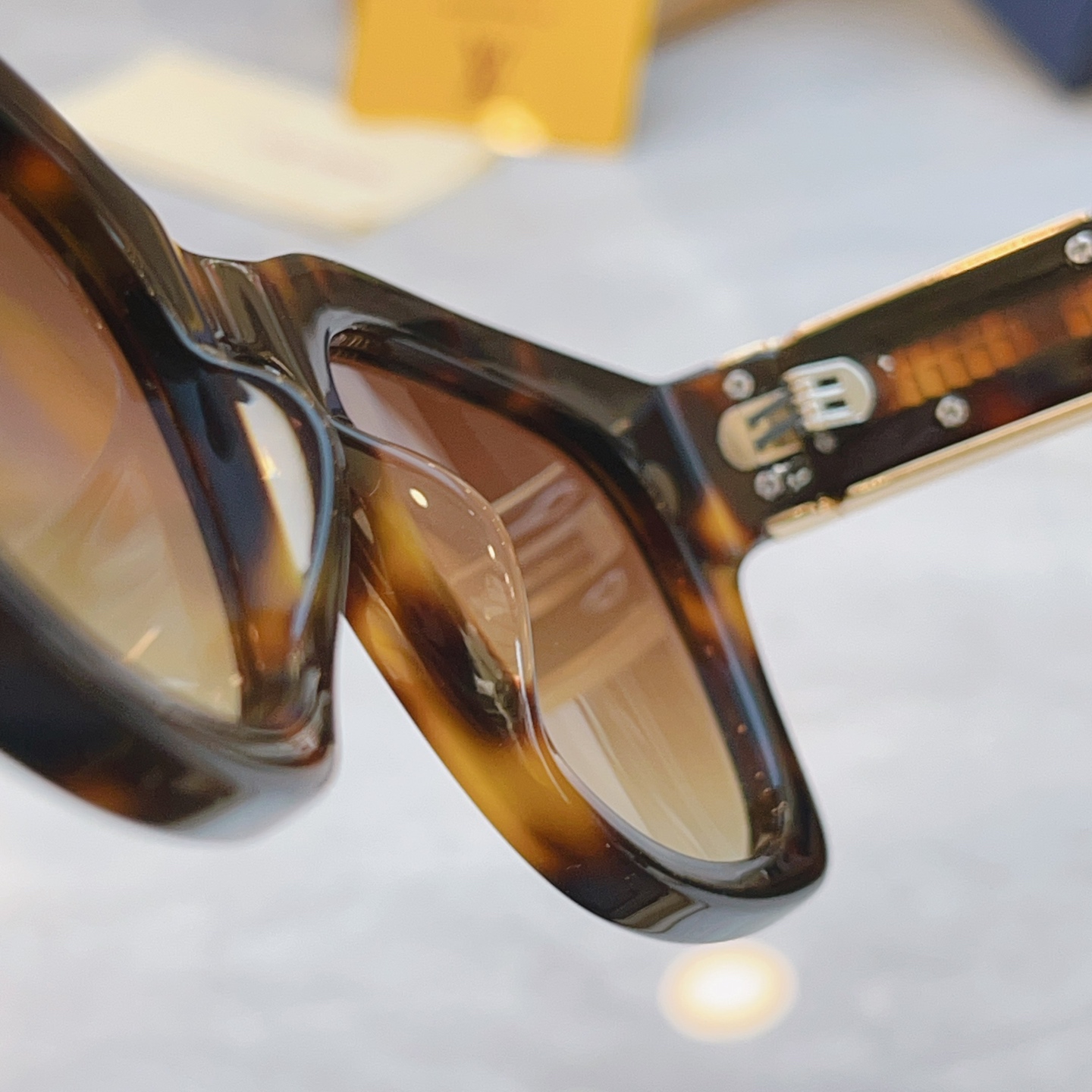 ，【LOUIS VUITTO*】路易*威登新款太阳镜，MODEL：Z2013U，SIZE：52口21-1